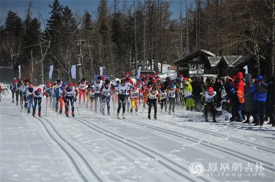 "Winter Olympics in Beijing, experience in Jilin - Sino-US students meet Changbai Mountain" ski exchange activities.