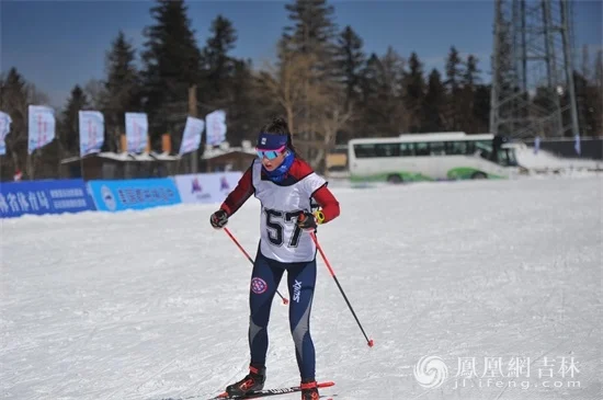 "Winter Olympics in Beijing, experience in Jilin - Sino-US students meet Changbai Mountain" ski exchange activities.