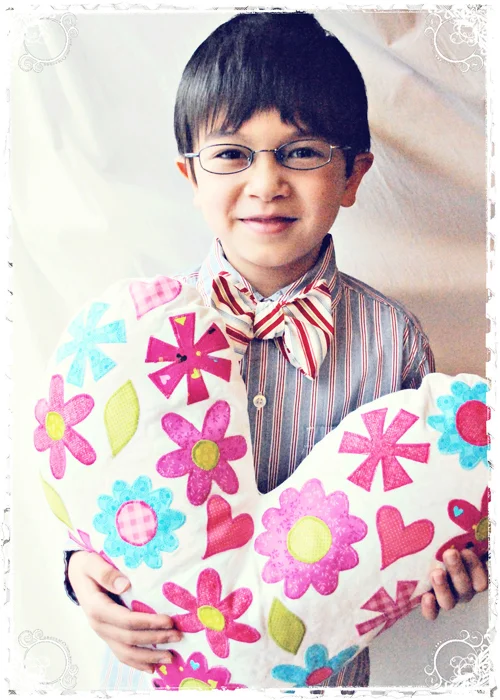 Heart Pillow for Aurifil Threads. Copyright2011 &nbsp;Linda Lum DeBono&nbsp;