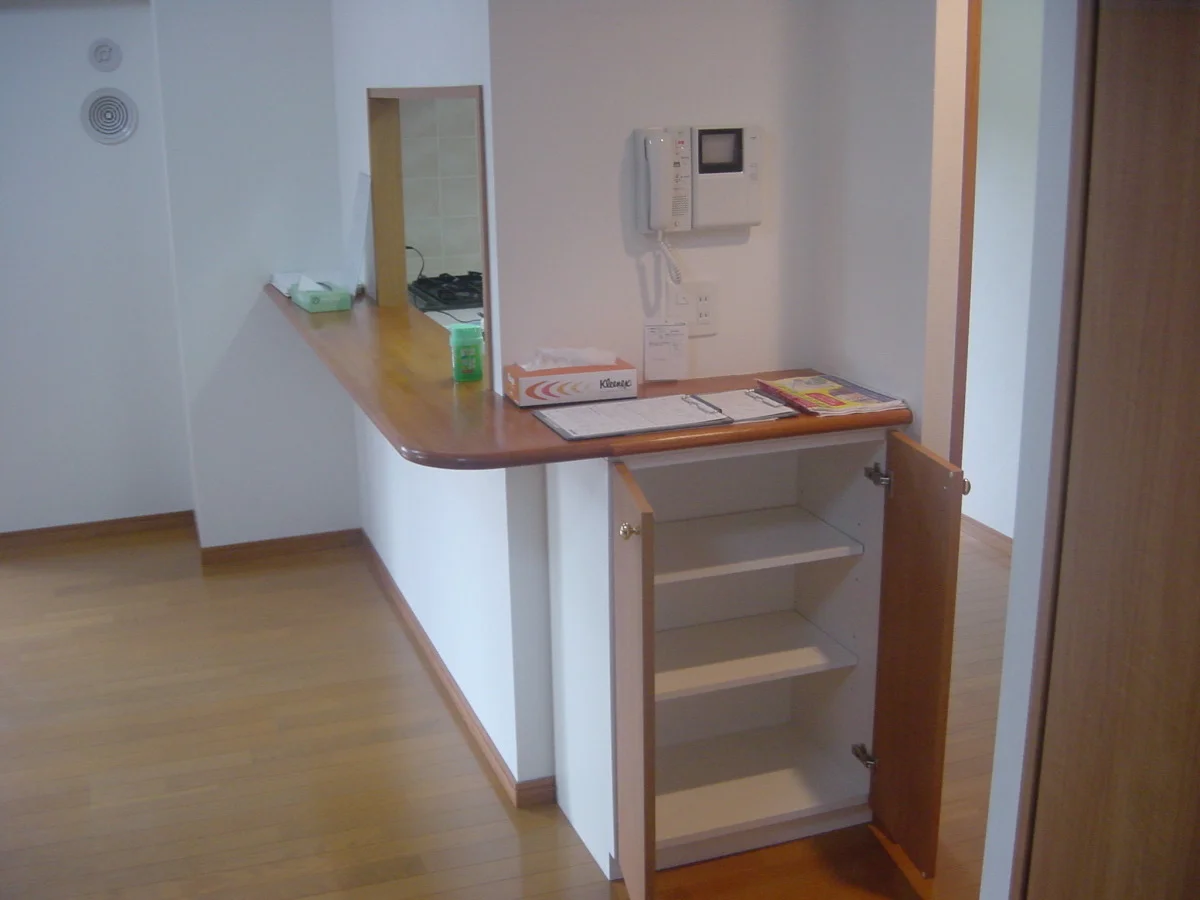 kitchen counter side view.jpg