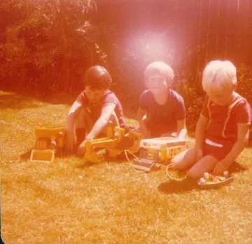 thumb_Tina and Tony Family 1975-christmas.jpg