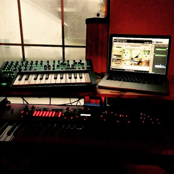 10 Quick Ways To Cut The Clutter in Your Studio