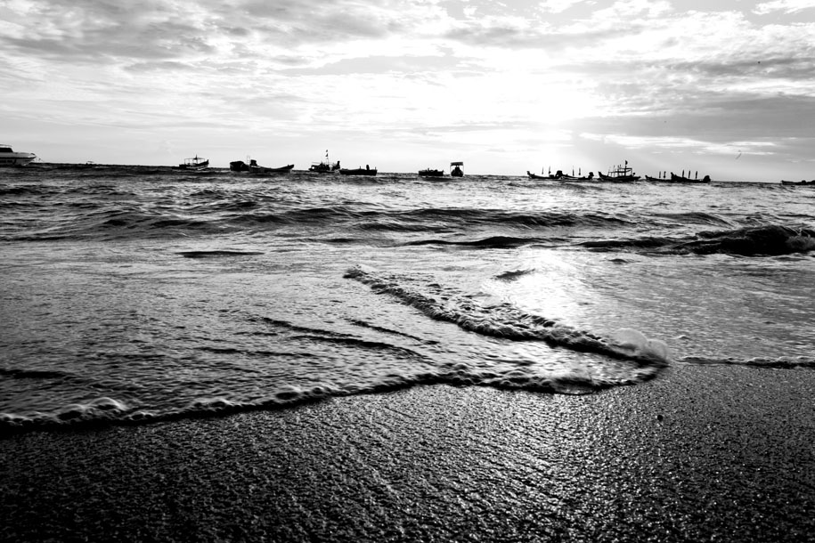 Canon 5D Mark II, 24mm f/2.8 | f/22, 1/80 sec, ISO-640 | Koh Samui, Thailand