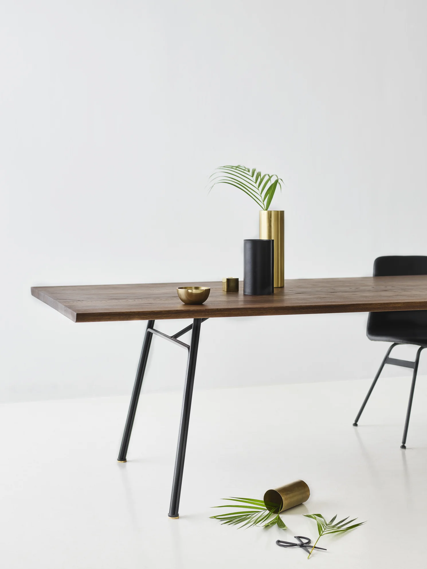 CORDUROY TABLE+SCP_smoked oak_LB4.jpg