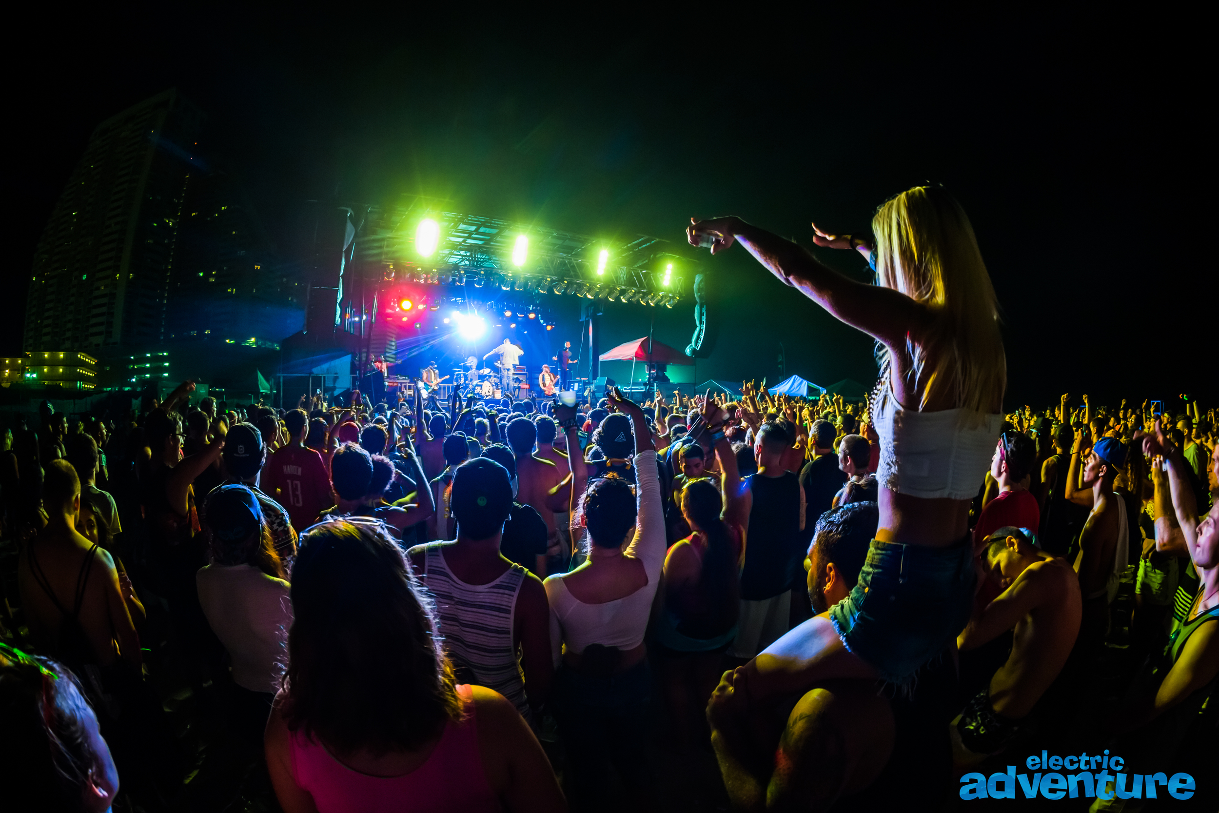 MGK + Crowd
