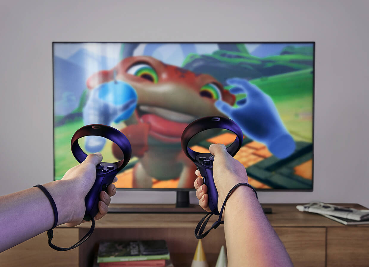 Oculus Touch controllers precisely recreate users’ hands and gestures in VR media (Oculus Quest)