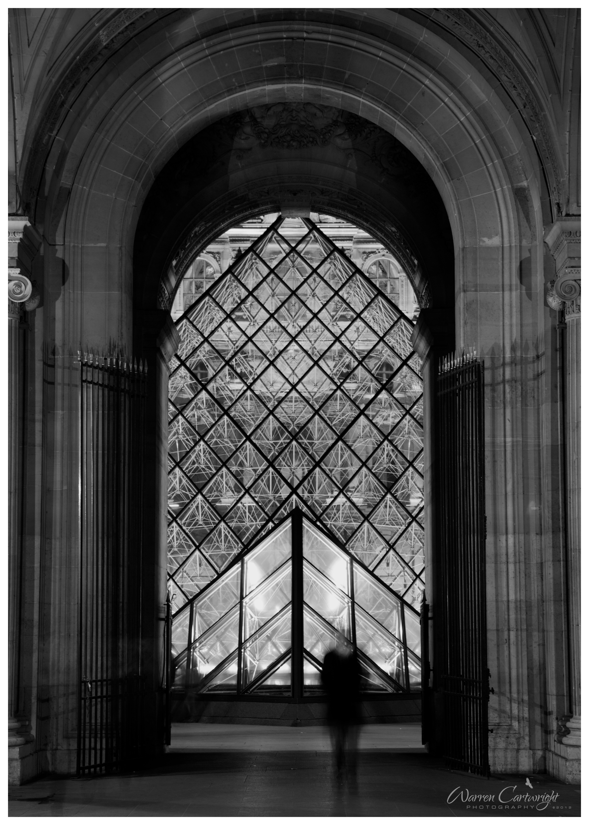 paris_ghosts_louvre.jpg