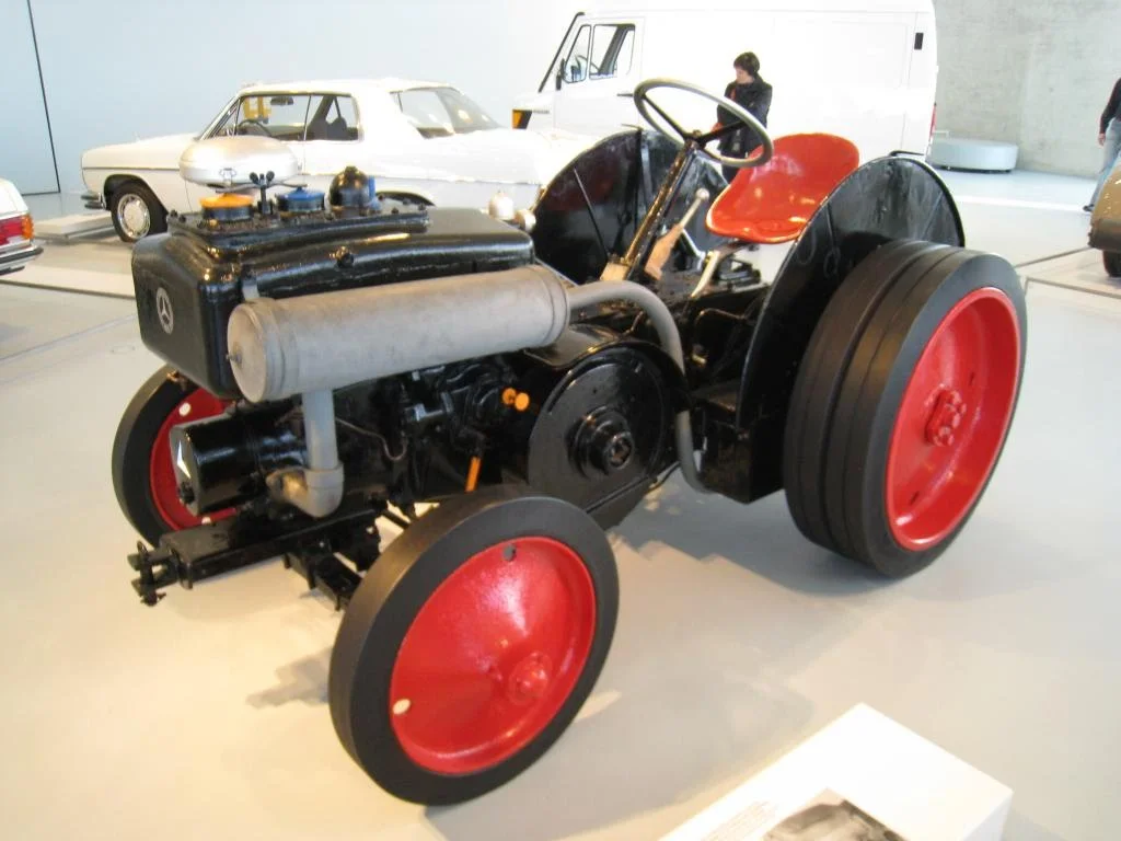 08Stuttgart_tractor.JPG