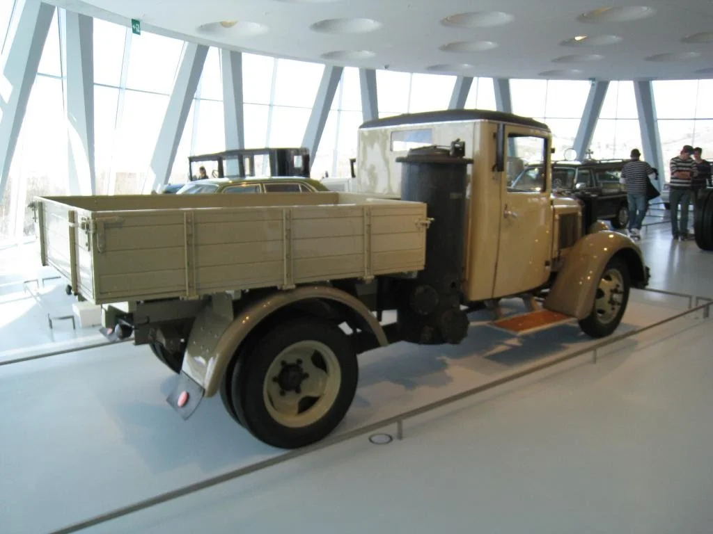 08Stuttgart_woodtruck.JPG