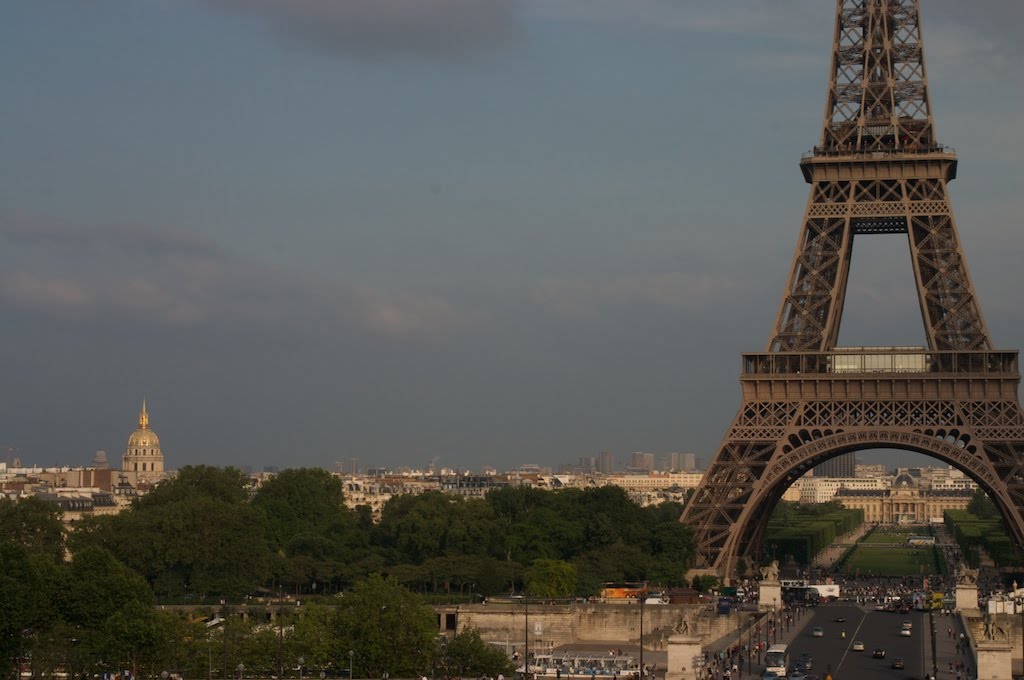 08Paris_effiel_tower_dome.jpg