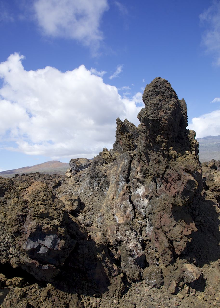 There were some interesting lave formations along the trail. Justine dubbed this one 'the dinosaur' - you needed to see it from other other side.