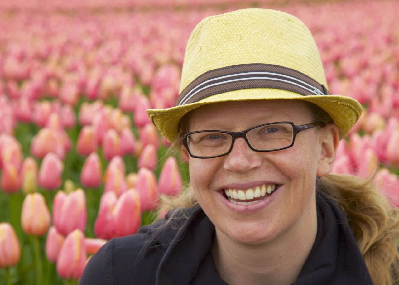 Justine posing in the tulip fields.