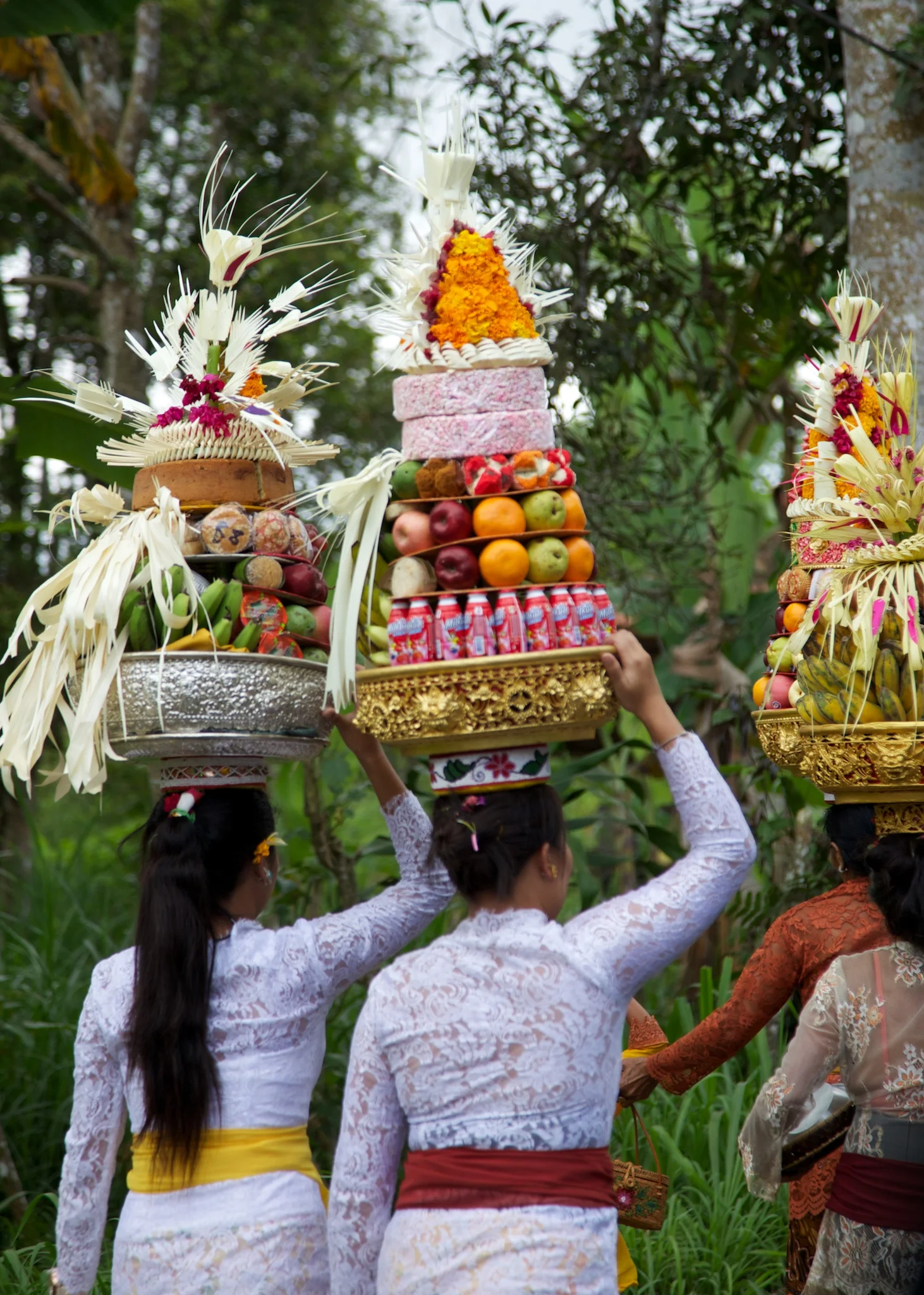 It's amazing what these women are able to carry on their heads. Throughout the trip I was amazed by what I saw.