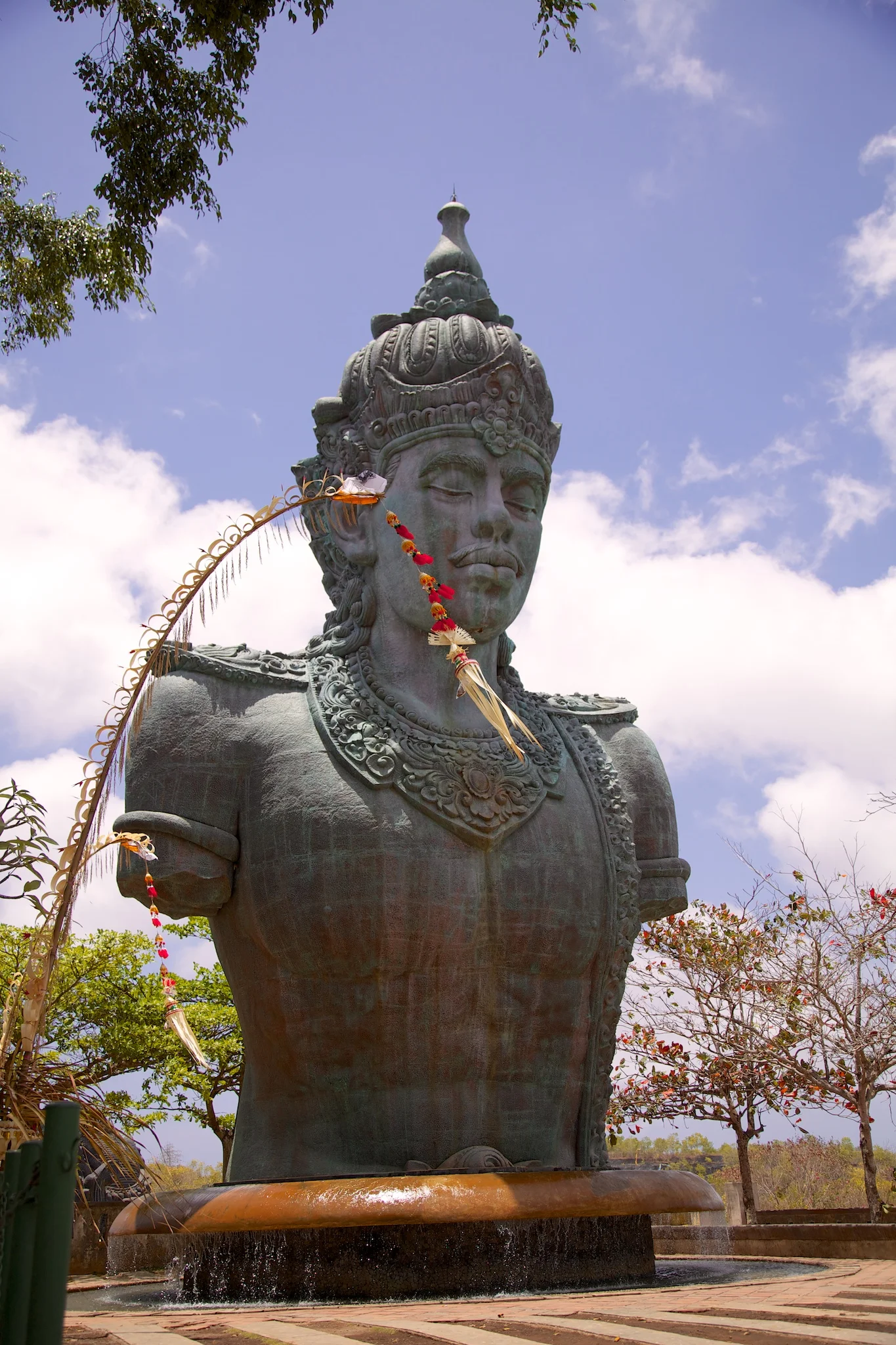 There's no sense of scale, but this statue was a good 30 or 40 feet tall.