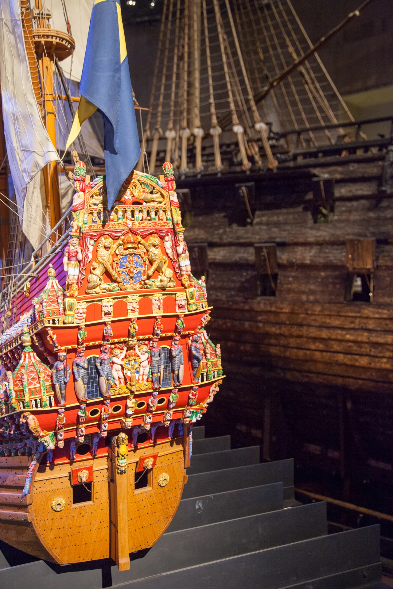 A large model of the Vasa shows the colour that the ship would have been painted in when it was completed.