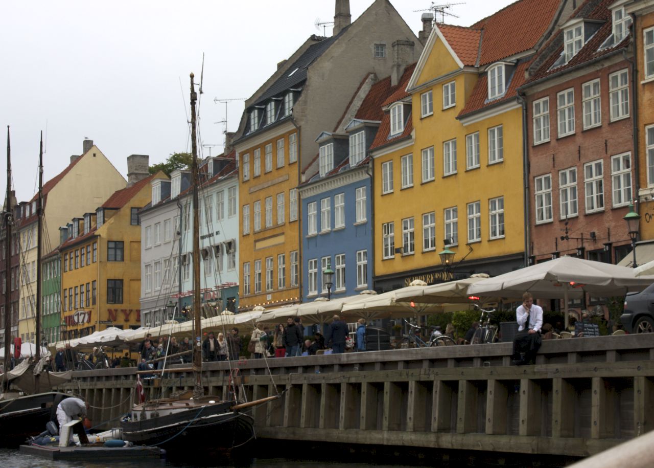 Colourful townhouses along the Nyhavn canal