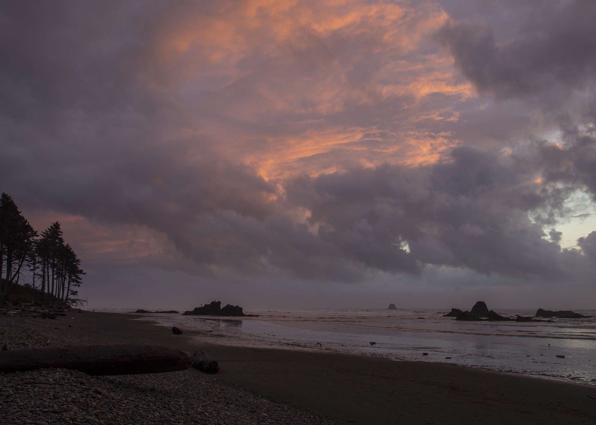 We had a last bit of colour in the sky as the sun set over Ruby Beach.
