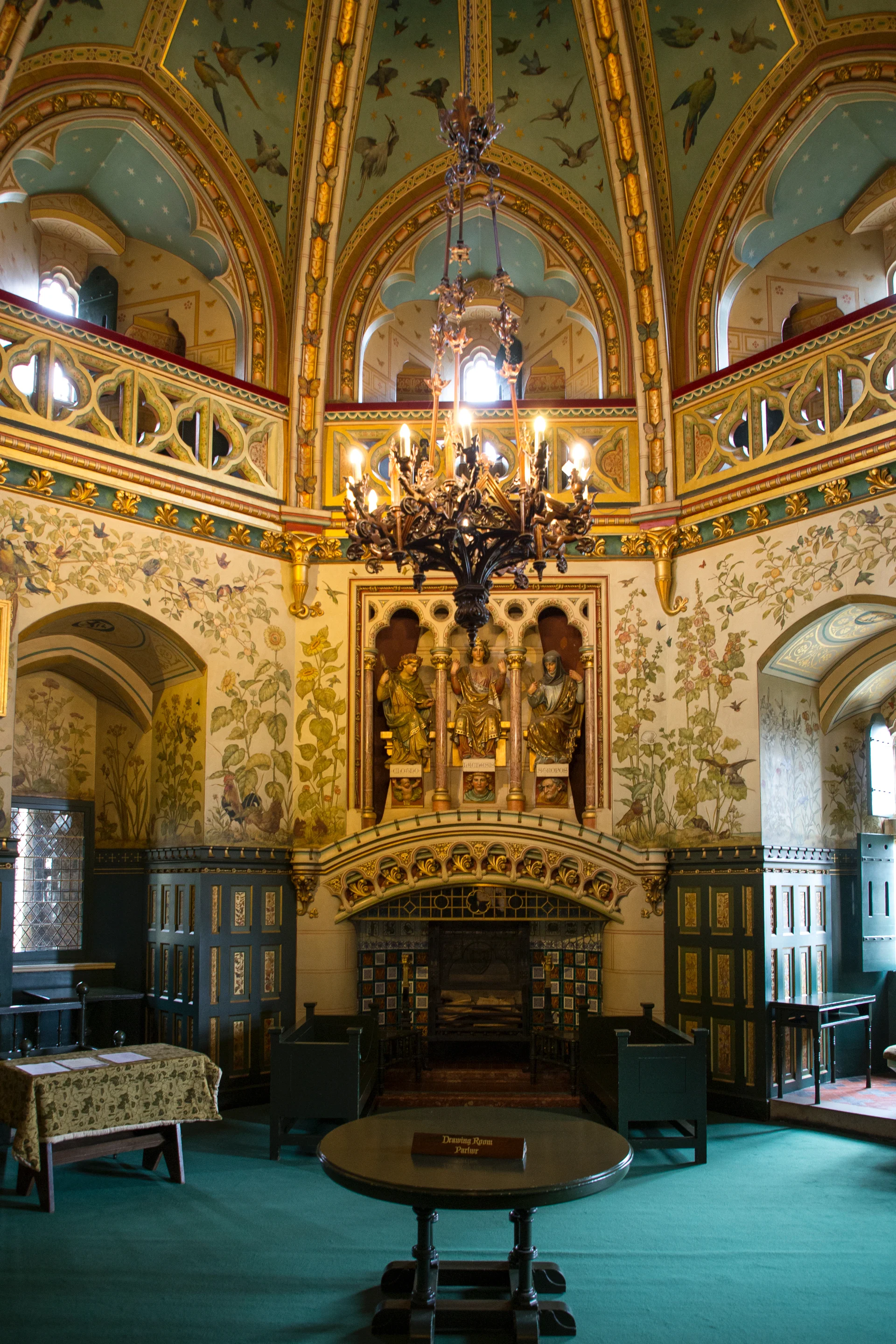 The lavish, formal octagonal Drawing Room occupies the first and second floors of the Keep. The ceiling is supported by vaulted stone ribs.