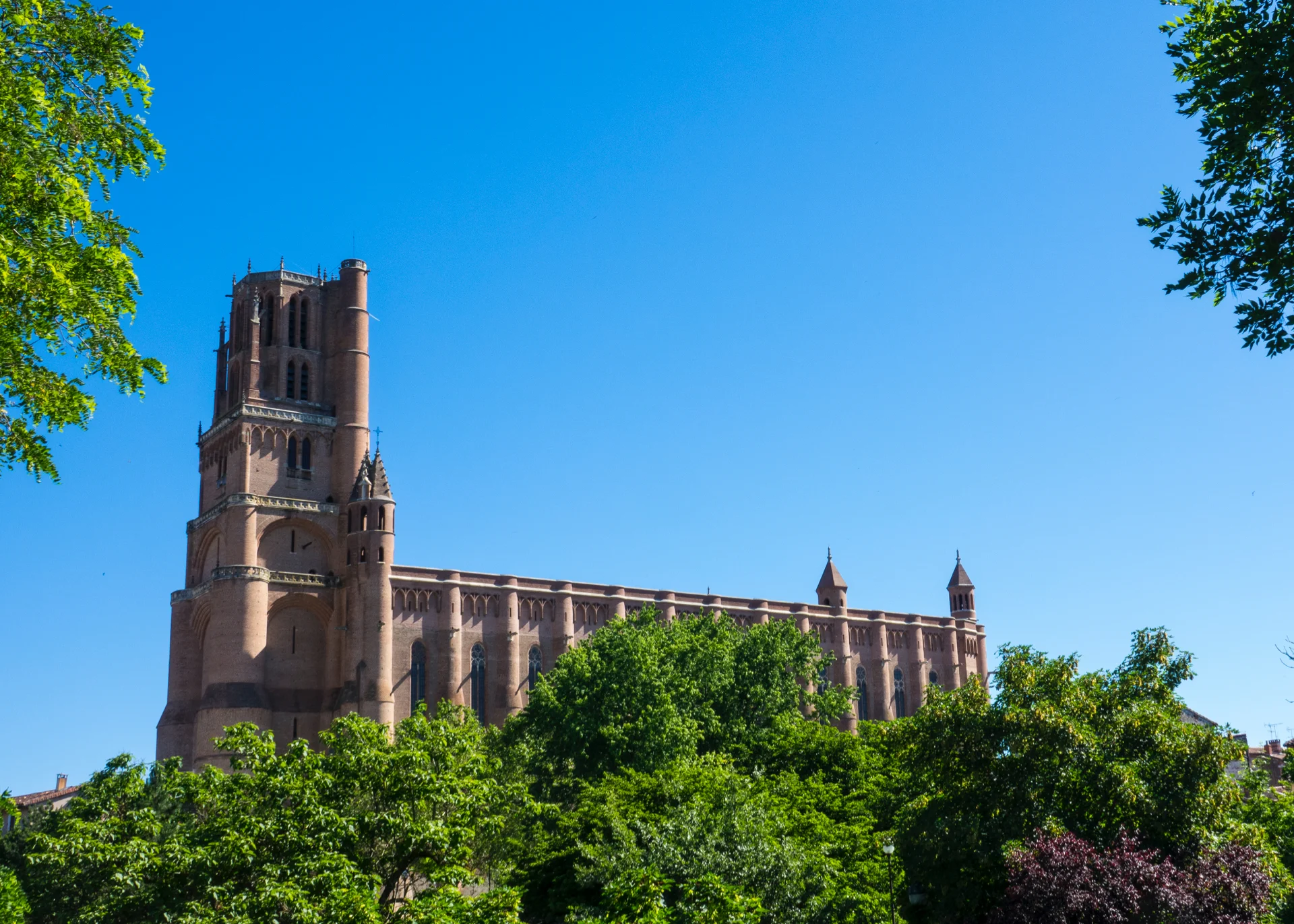 A first view of the massive cathedral.
