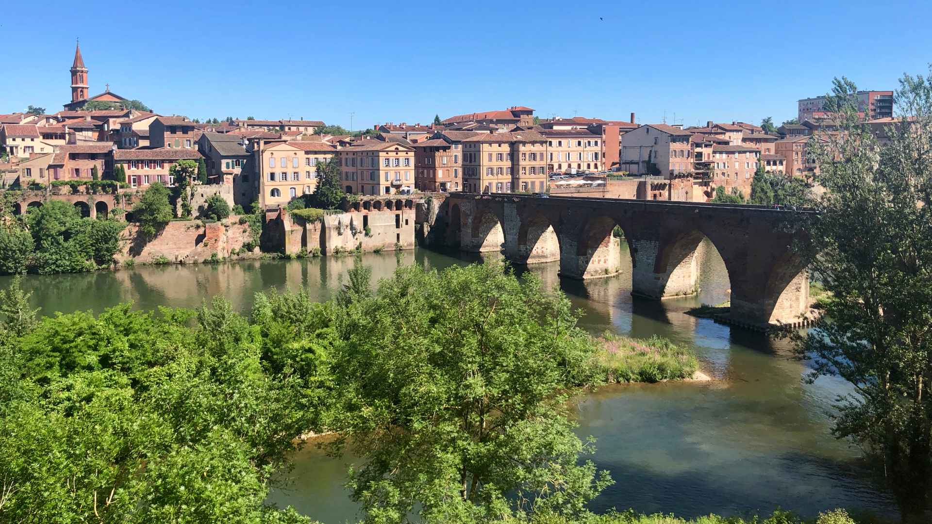 A nice view of the old bridge.