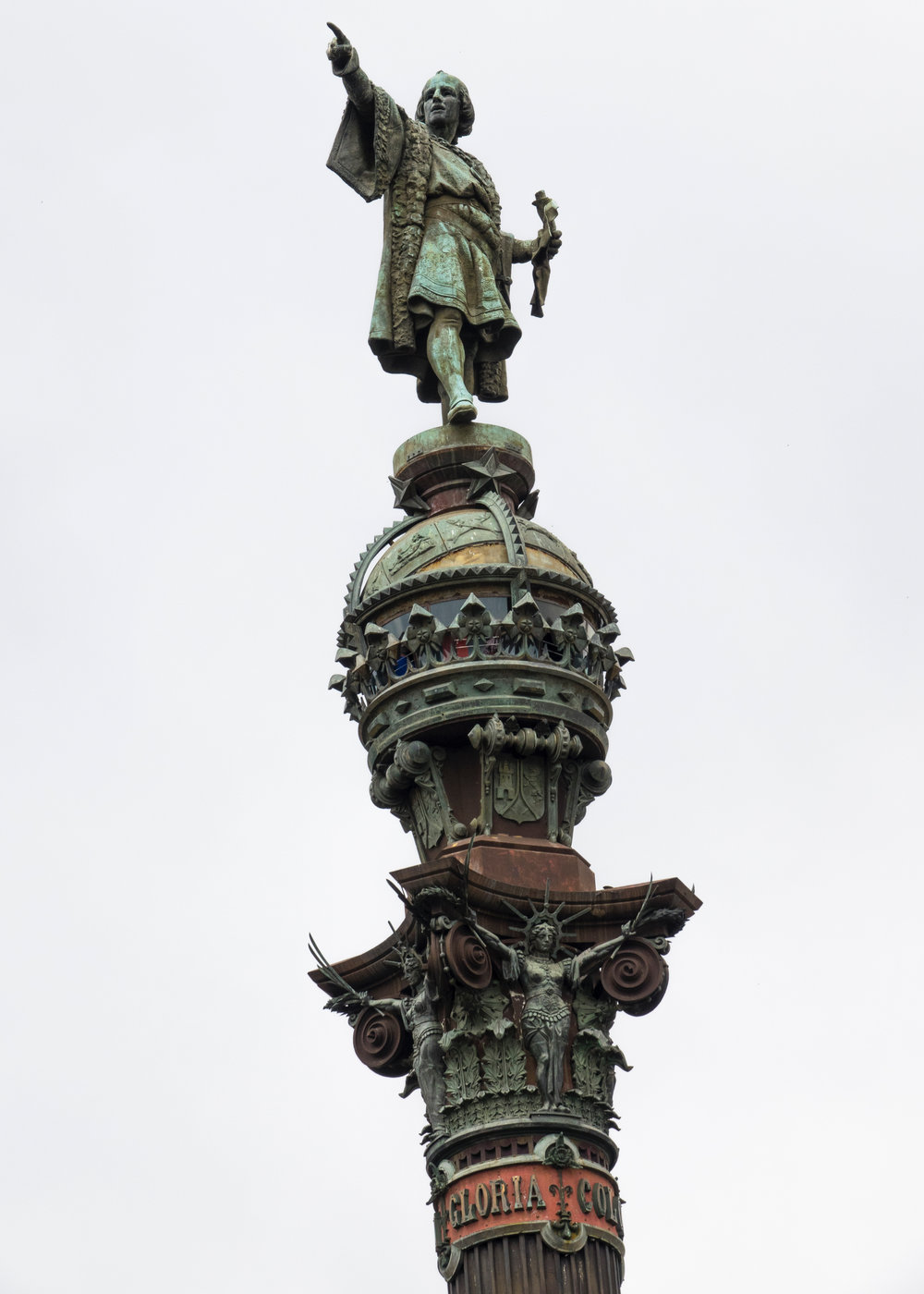  The monument serves as a reminder that Christopher Columbus reported to Queen Isabella I and King Ferdinand V in Barcelona after his first trip to the new continent. 