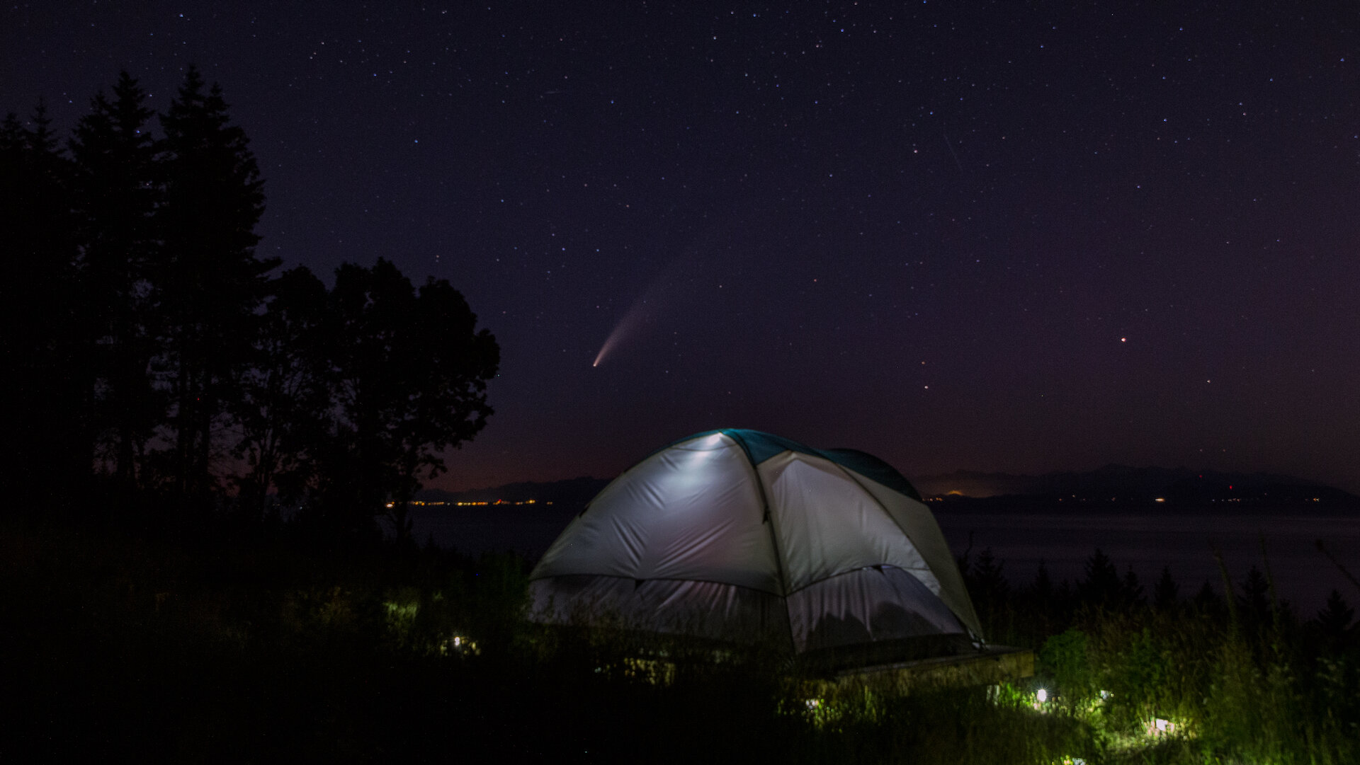  Tent and comet 