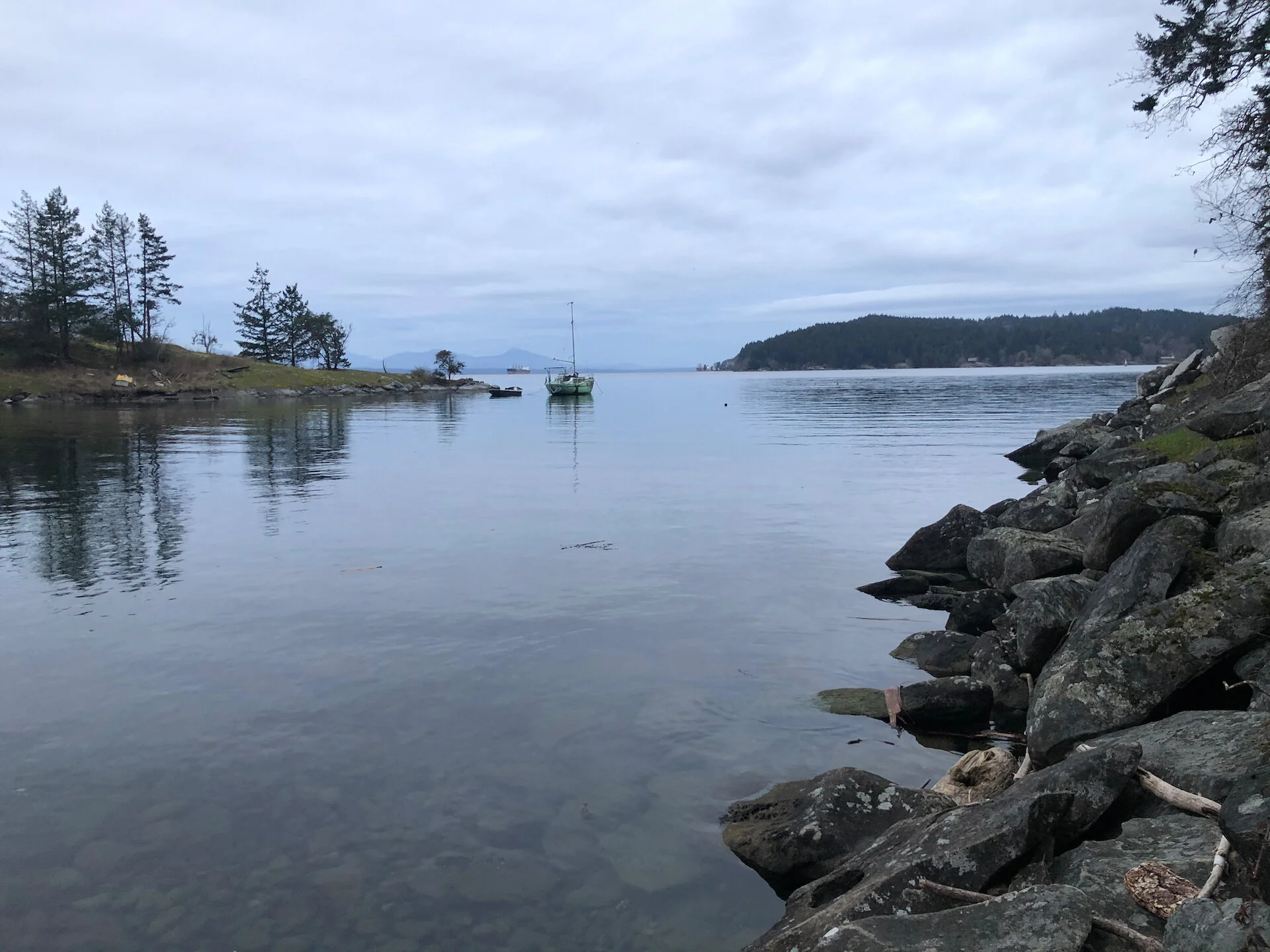  Our first glimpse of the barge as it came into site. 