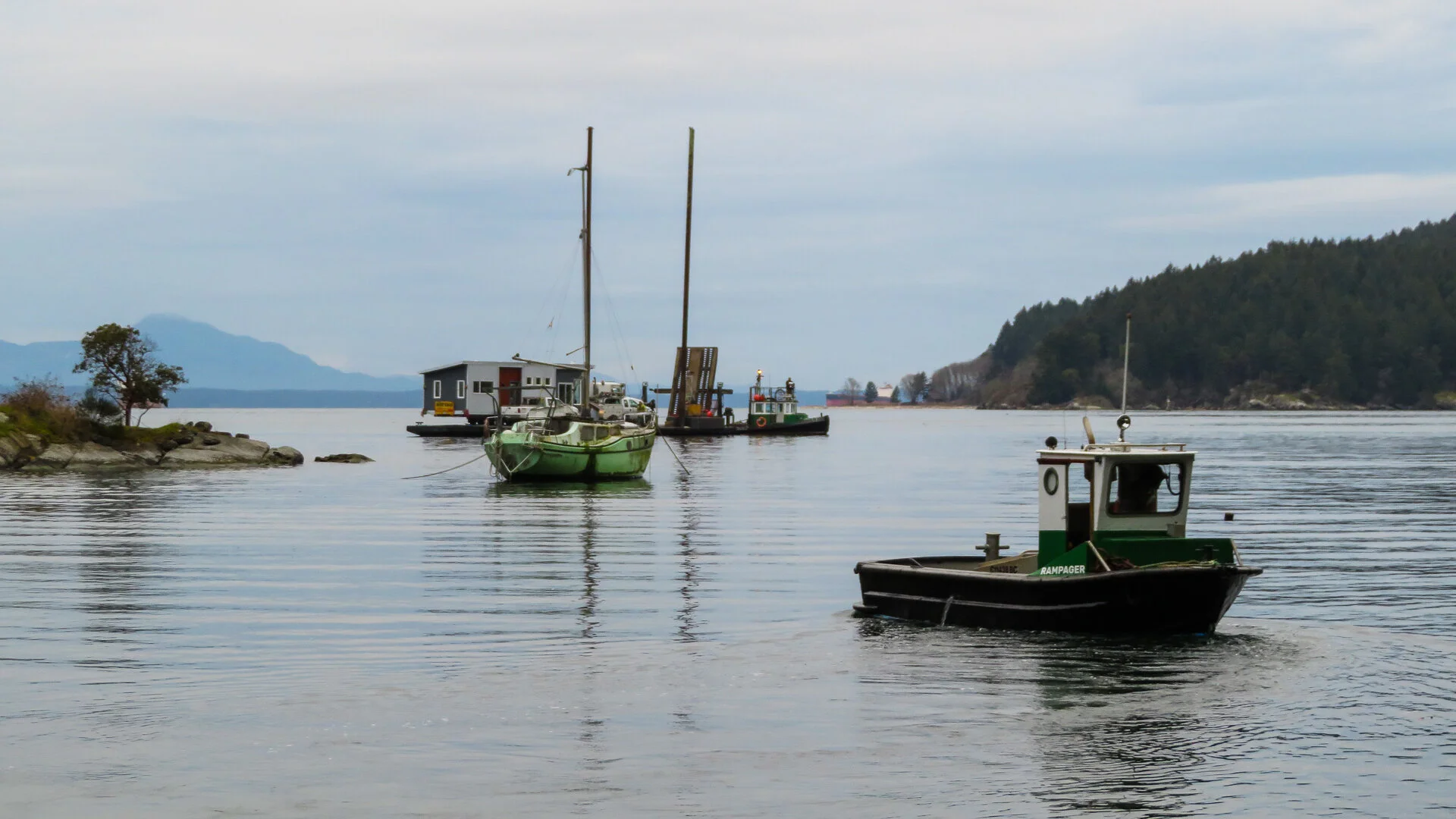  They sent in the small tender to scout out the landing site. 