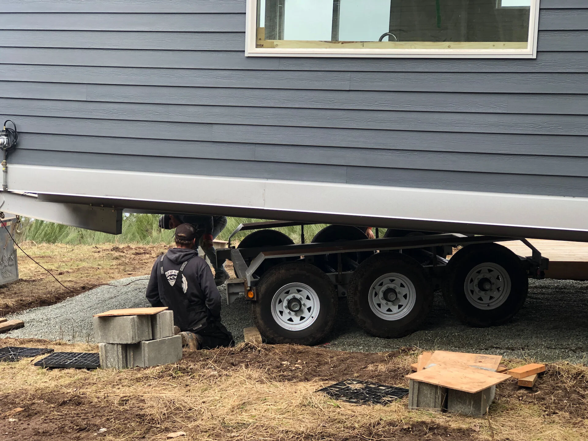  Once the initial blocks were in place, they were able to remove the wheels from the cottage. 
