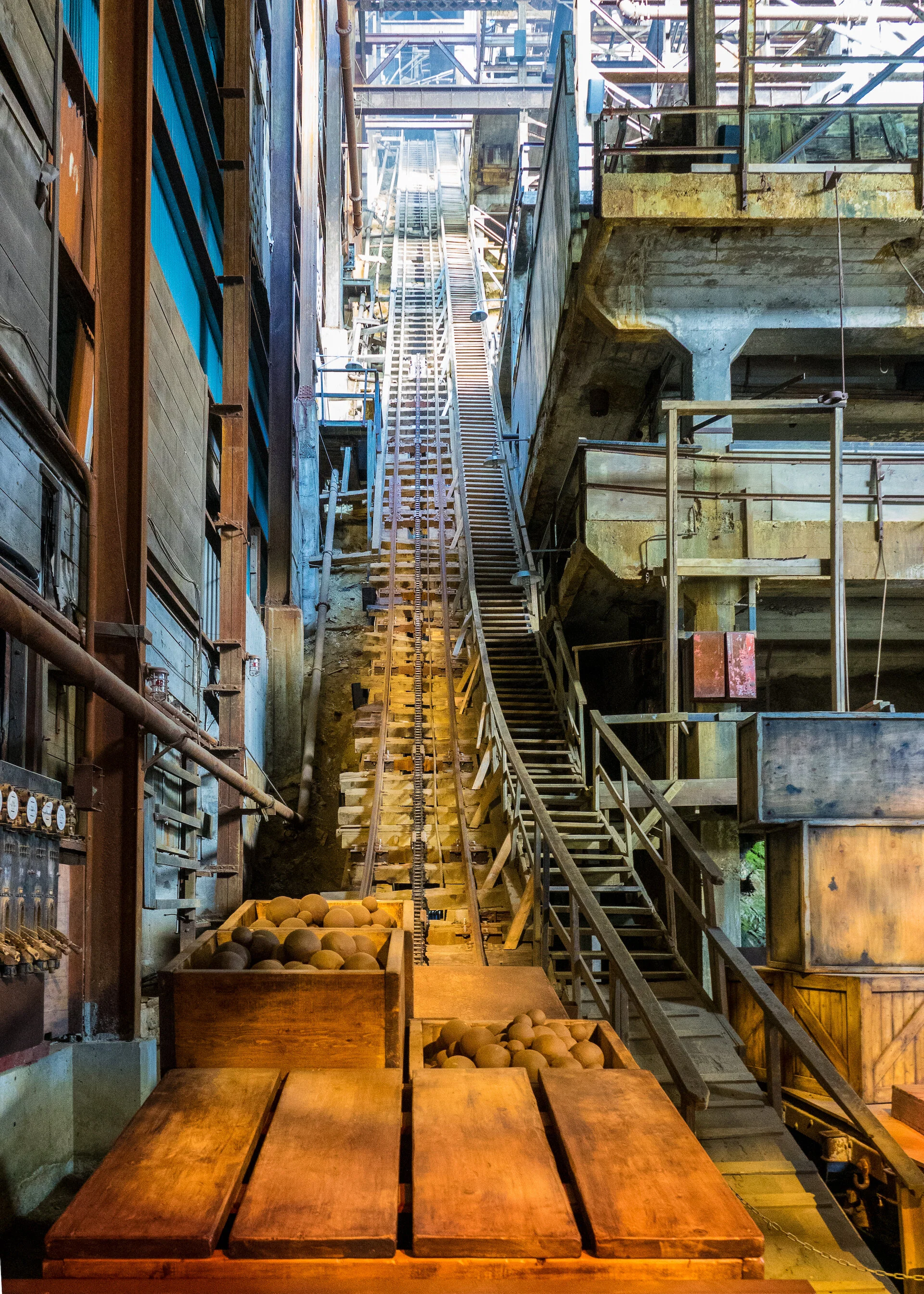  The rail cars are crazy, going all the way up to the top of the mine building. 