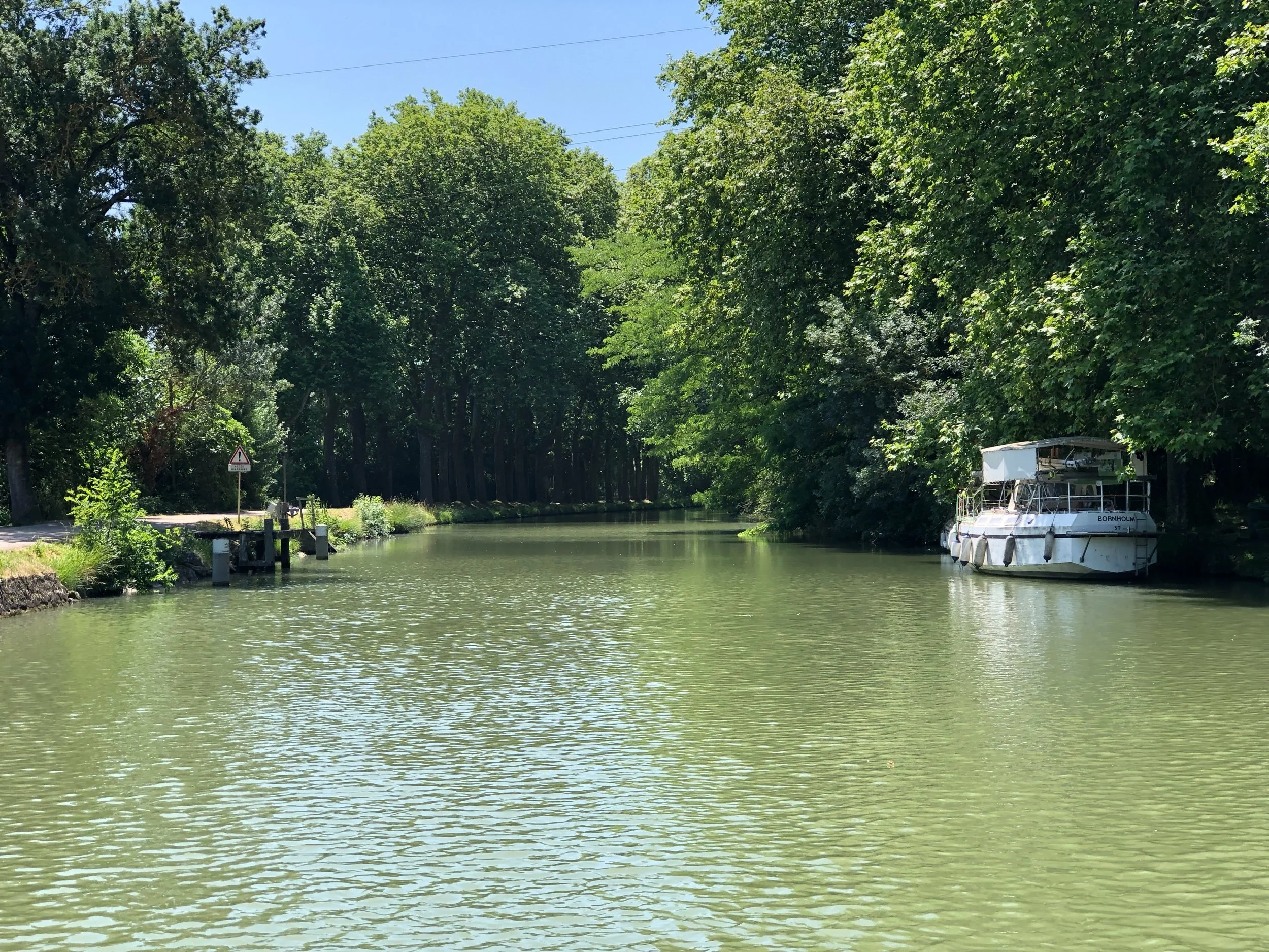  Looking up the canal towards Toulouse. 