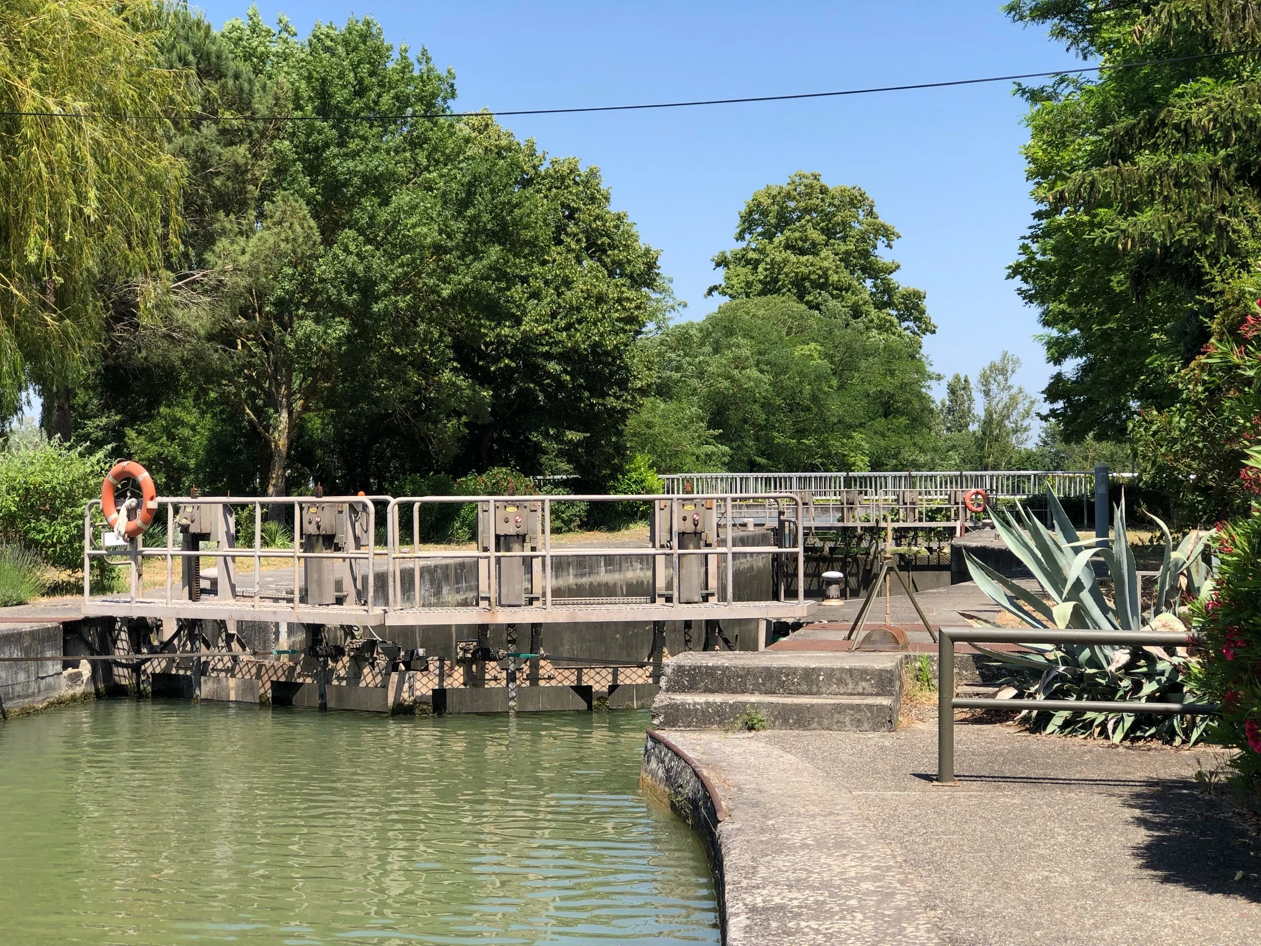  A lock near the restaurant. 