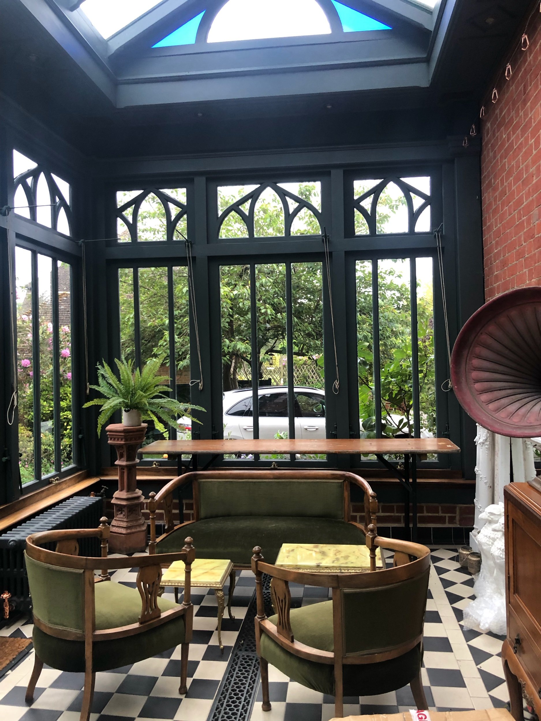  The sun room - a perfect place for breakfast. 