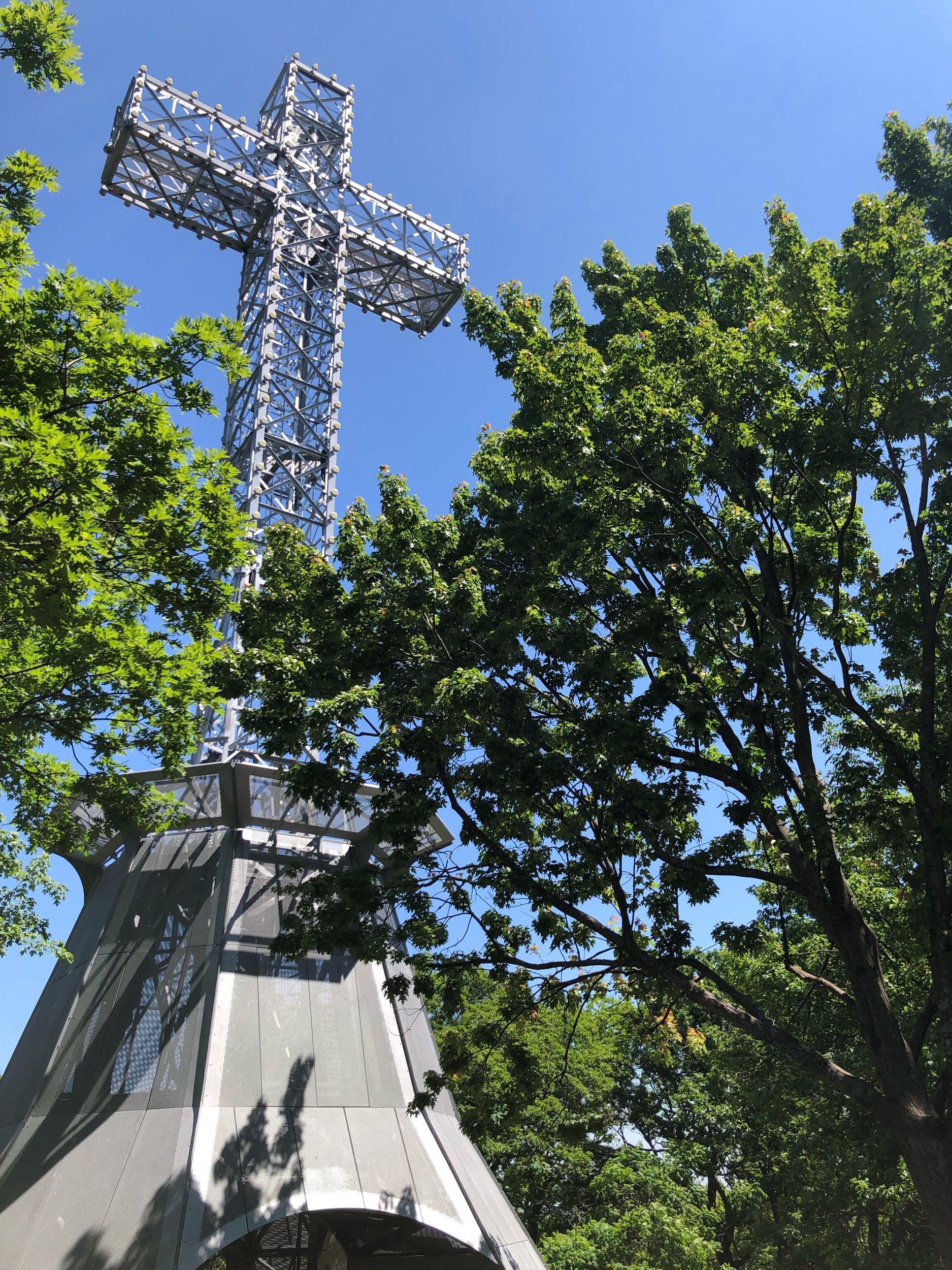  The cross on Mont Royal. 
