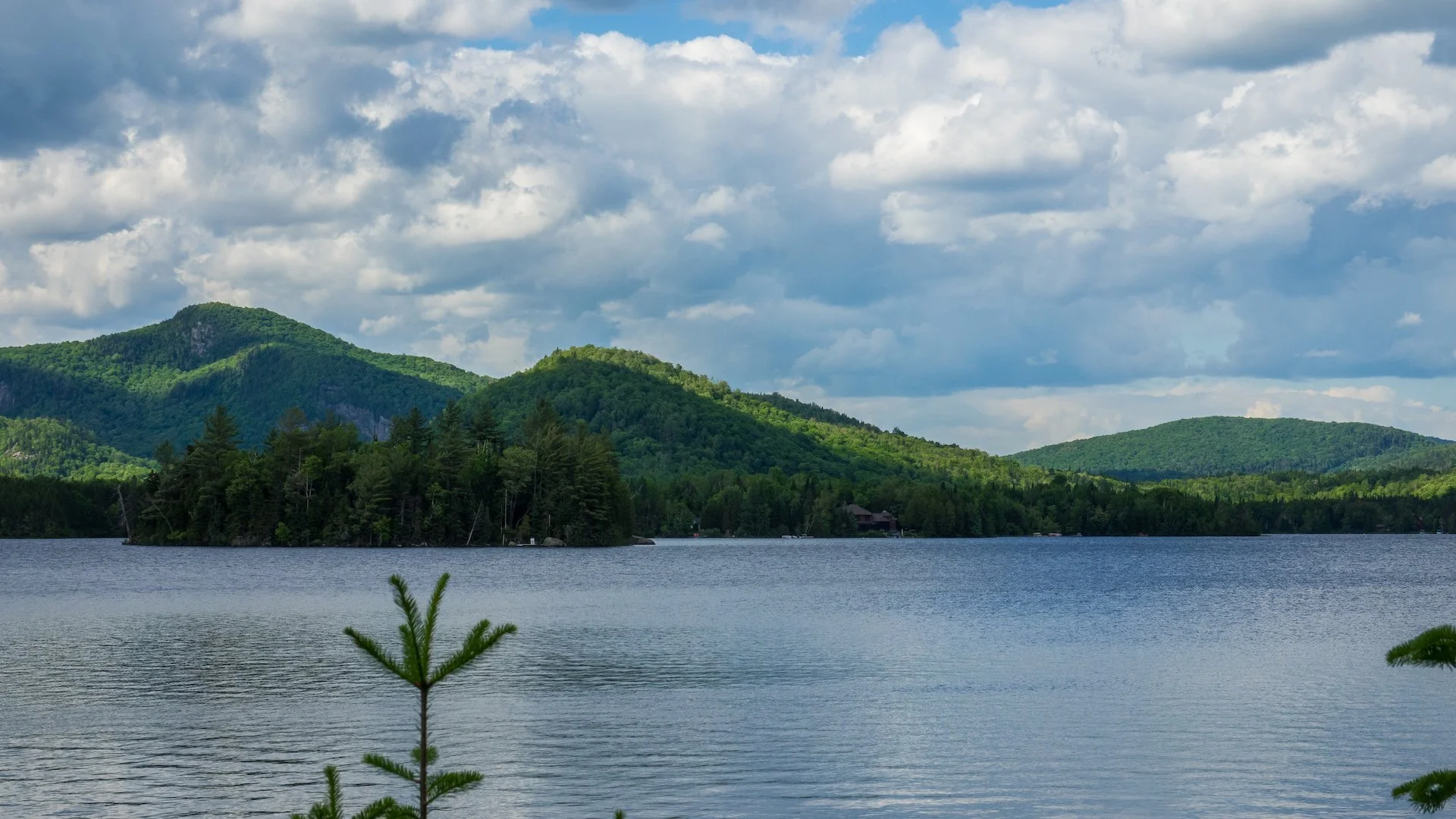  The lake was quite beautiful. 