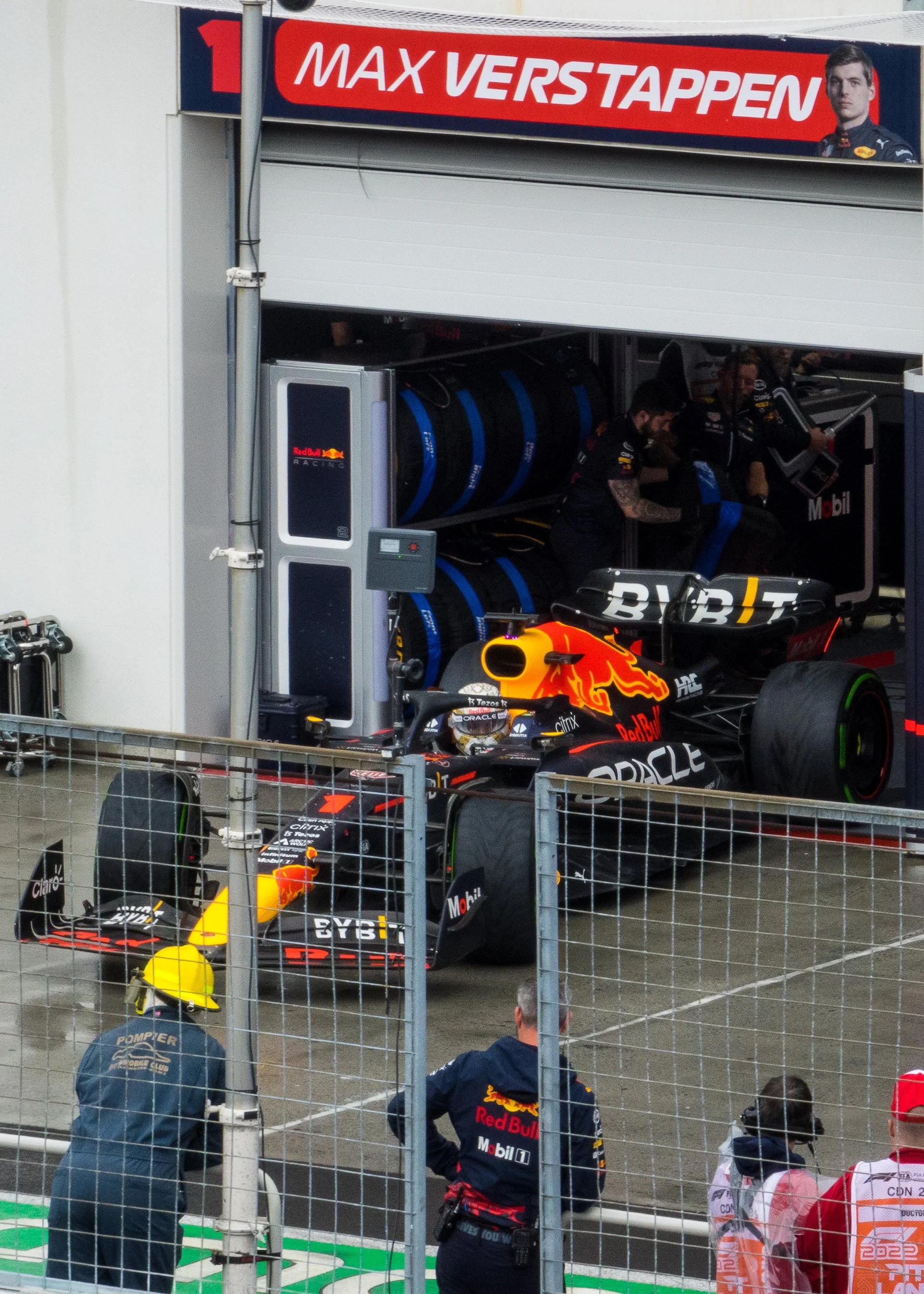  Verstappen heading back out for Q3. 