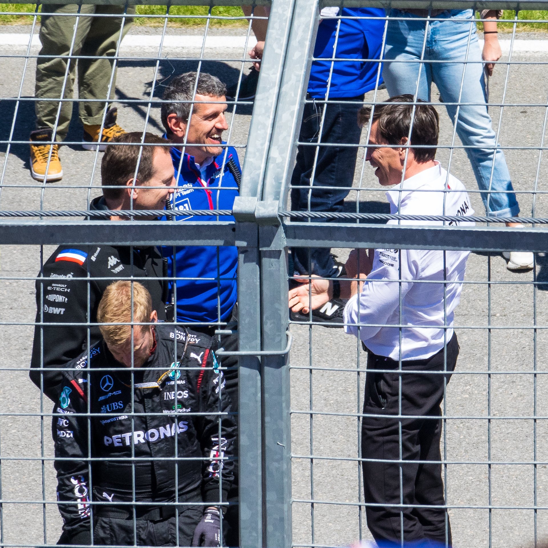 Guenther Steiner (Haas) and Toto Wolff (Mercedes)