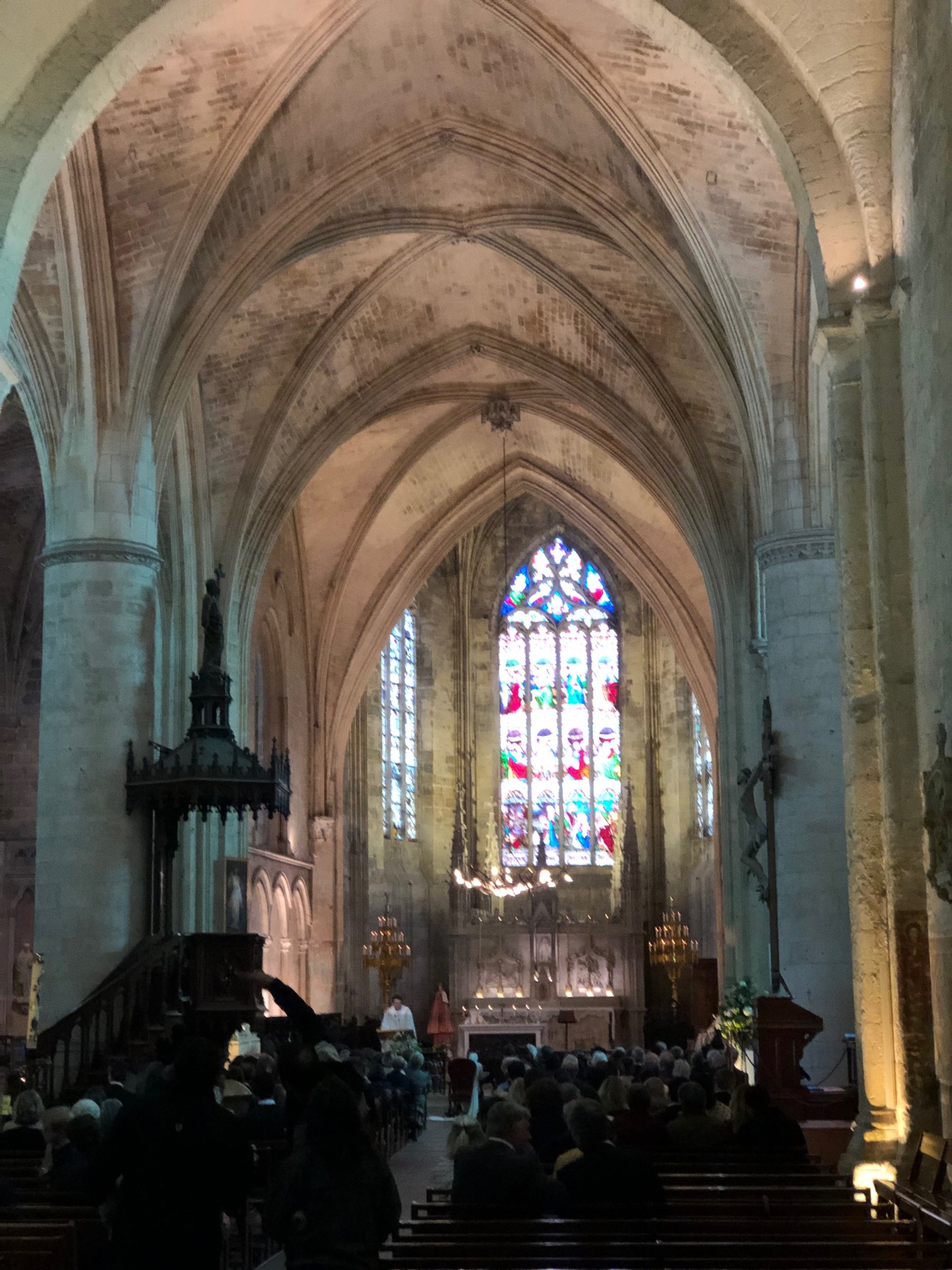  Inside the church in Saint-Emilion - in the middle of a wedding. 