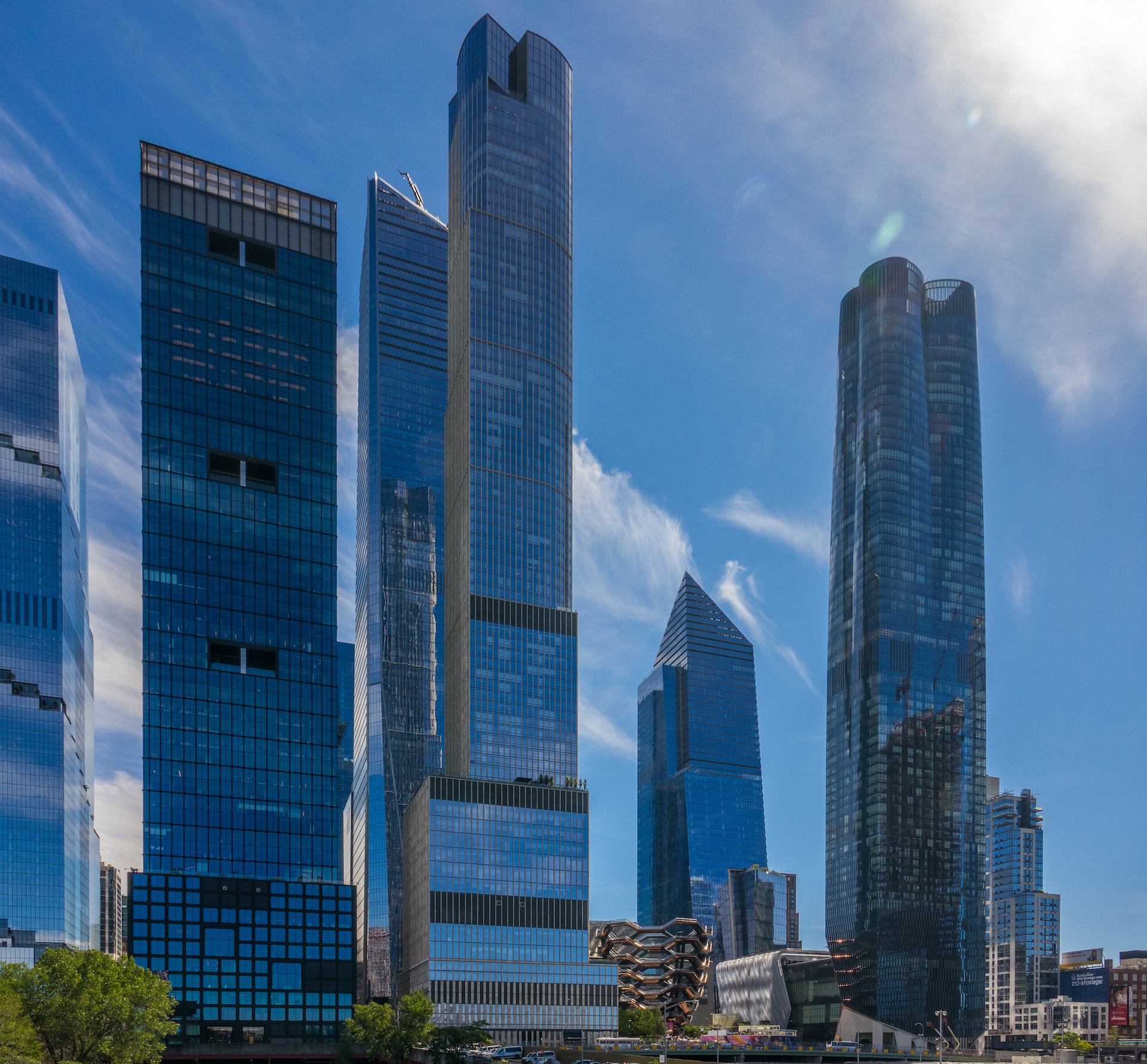  Looking back at the huge buildings in Hudson Yards. 