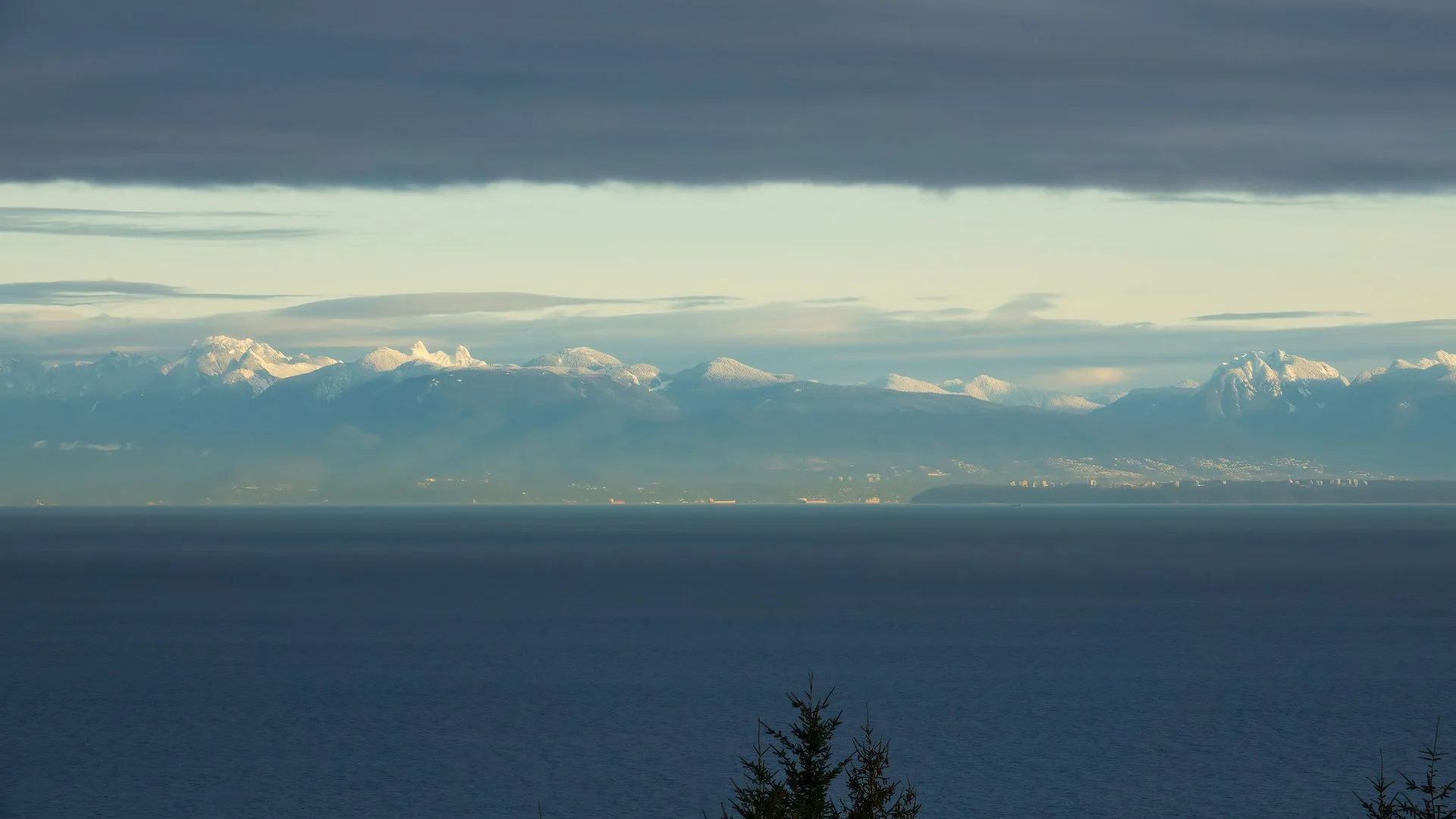  We had a clear view across the straight where we could see the results of all that rain - lots of snow on the mountains. 