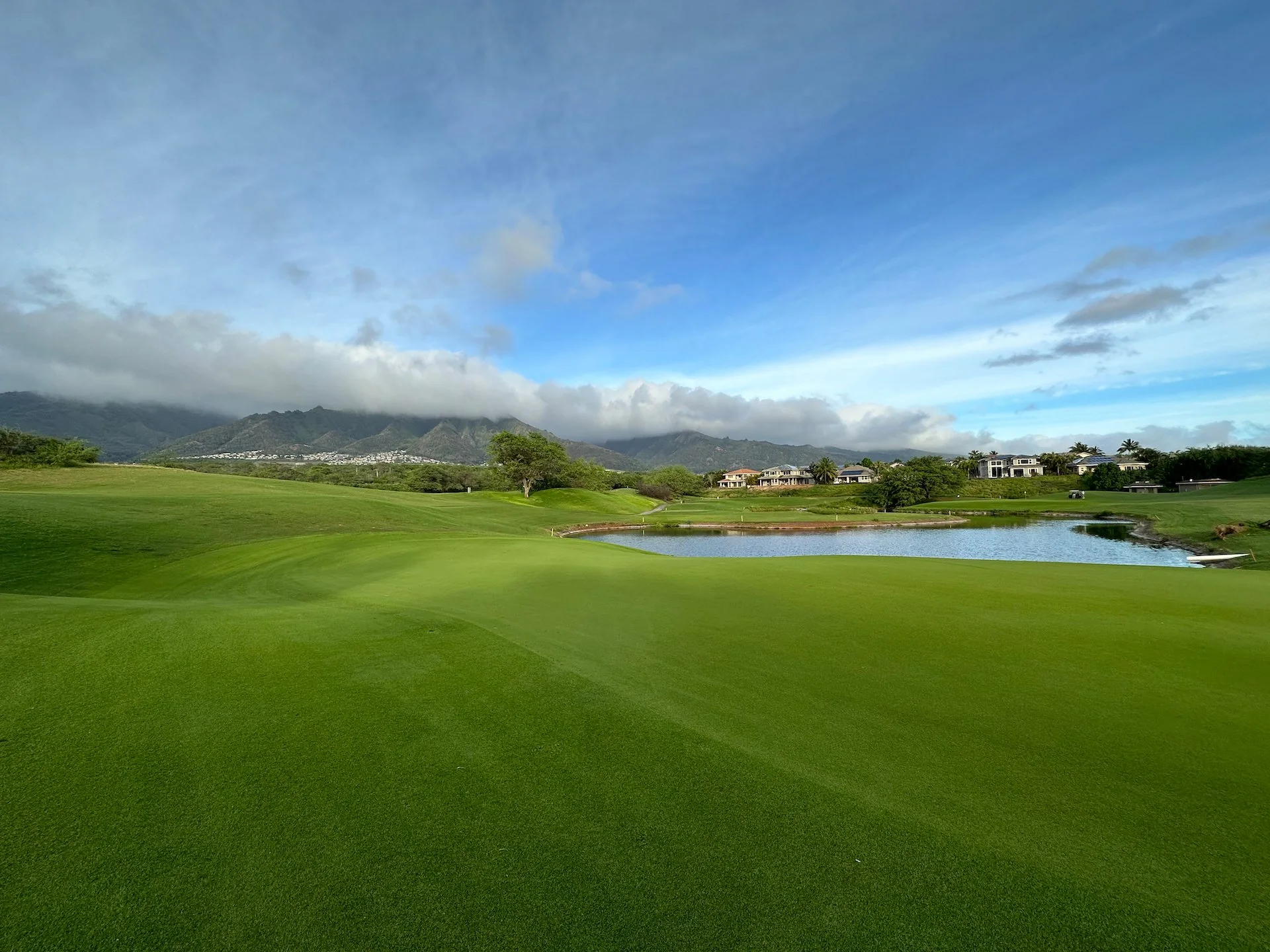  The course was lovely, with nice wide fairways and great views over the mountains. 