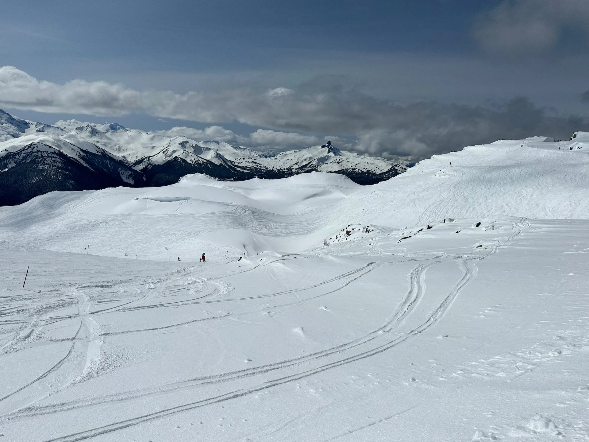 The wider view out to Black Tusk.