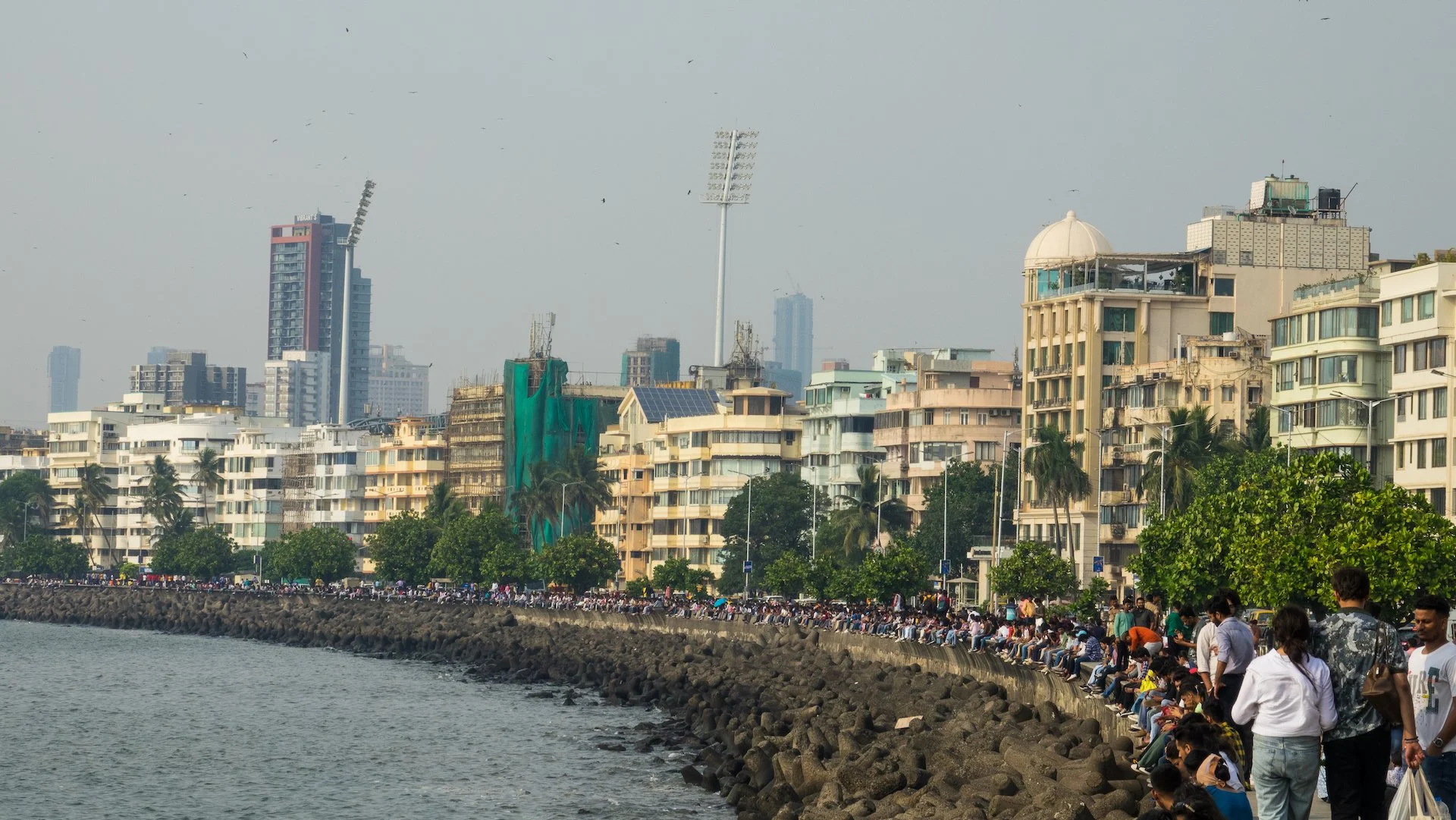  It was a busy day with everyone enjoying the warm sunshine. 