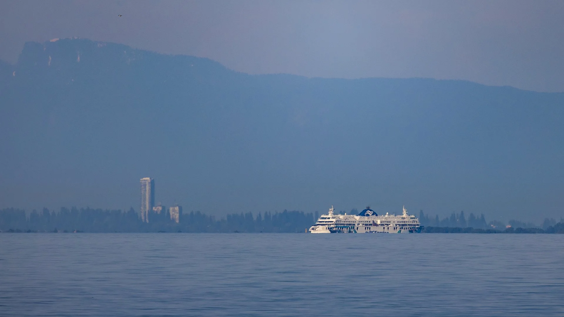  Another ferry, against the backdrop of the city 