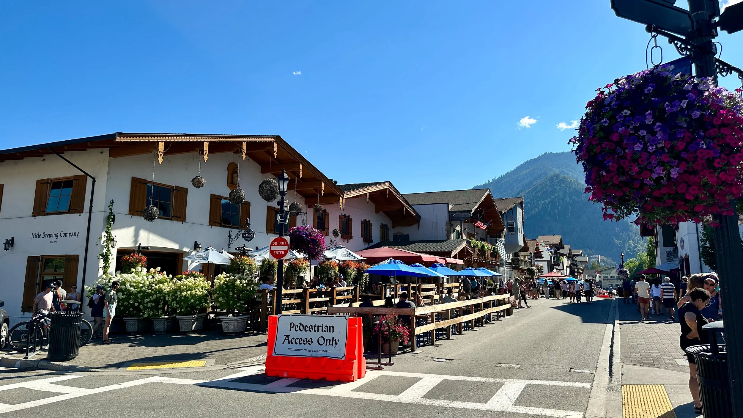  Heading into the town center 