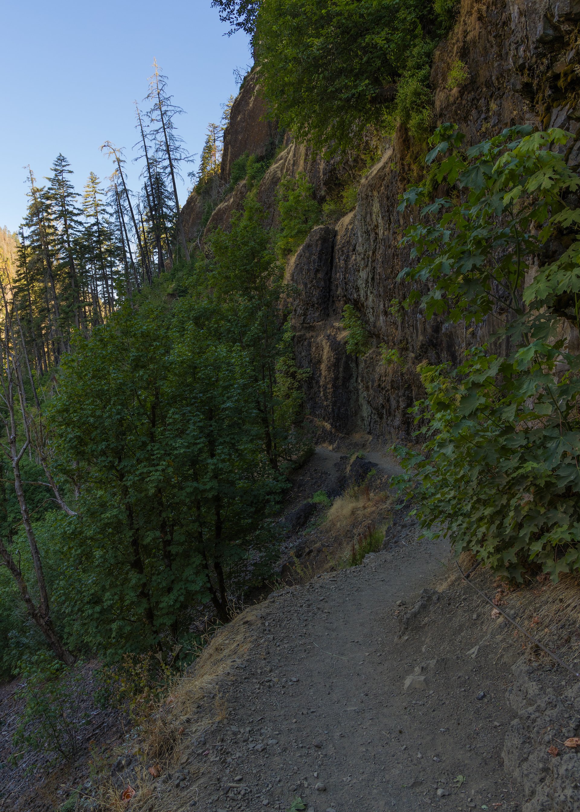  This is a pretty good feel fo the trail. Most of the day was spent going up, along this amazing trail cut into the side of the river. 