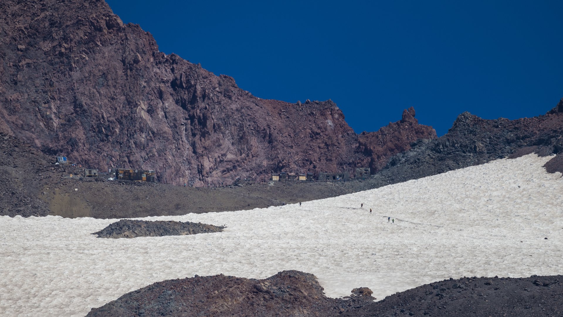  With my big lense I could see Camp Muir way up on the mountain, and the stream of hikers heading up. 