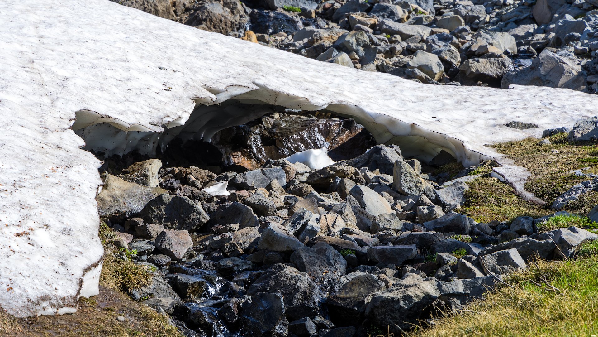  There was not a lot of snow down low, but there was this small snow bridge along the way. 