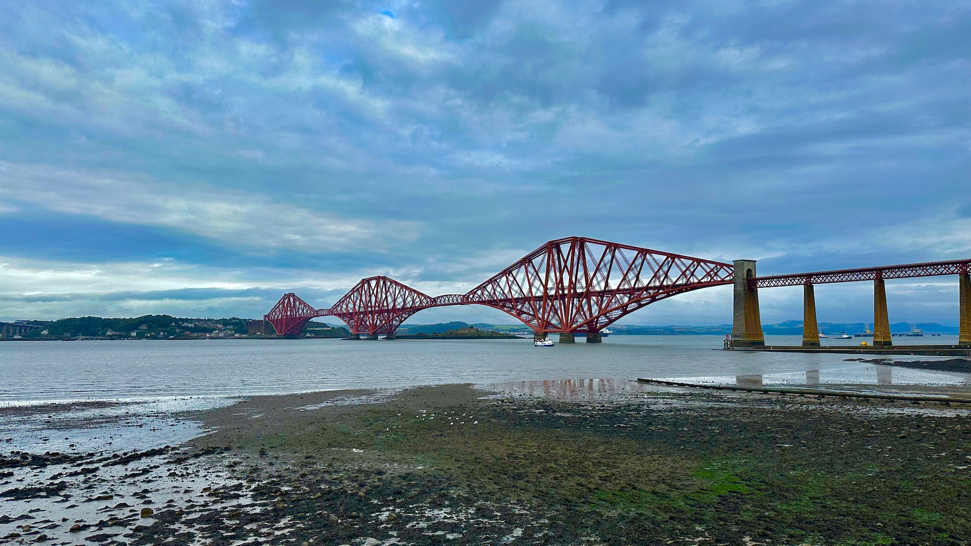  A better view of the Forth Bridge. 