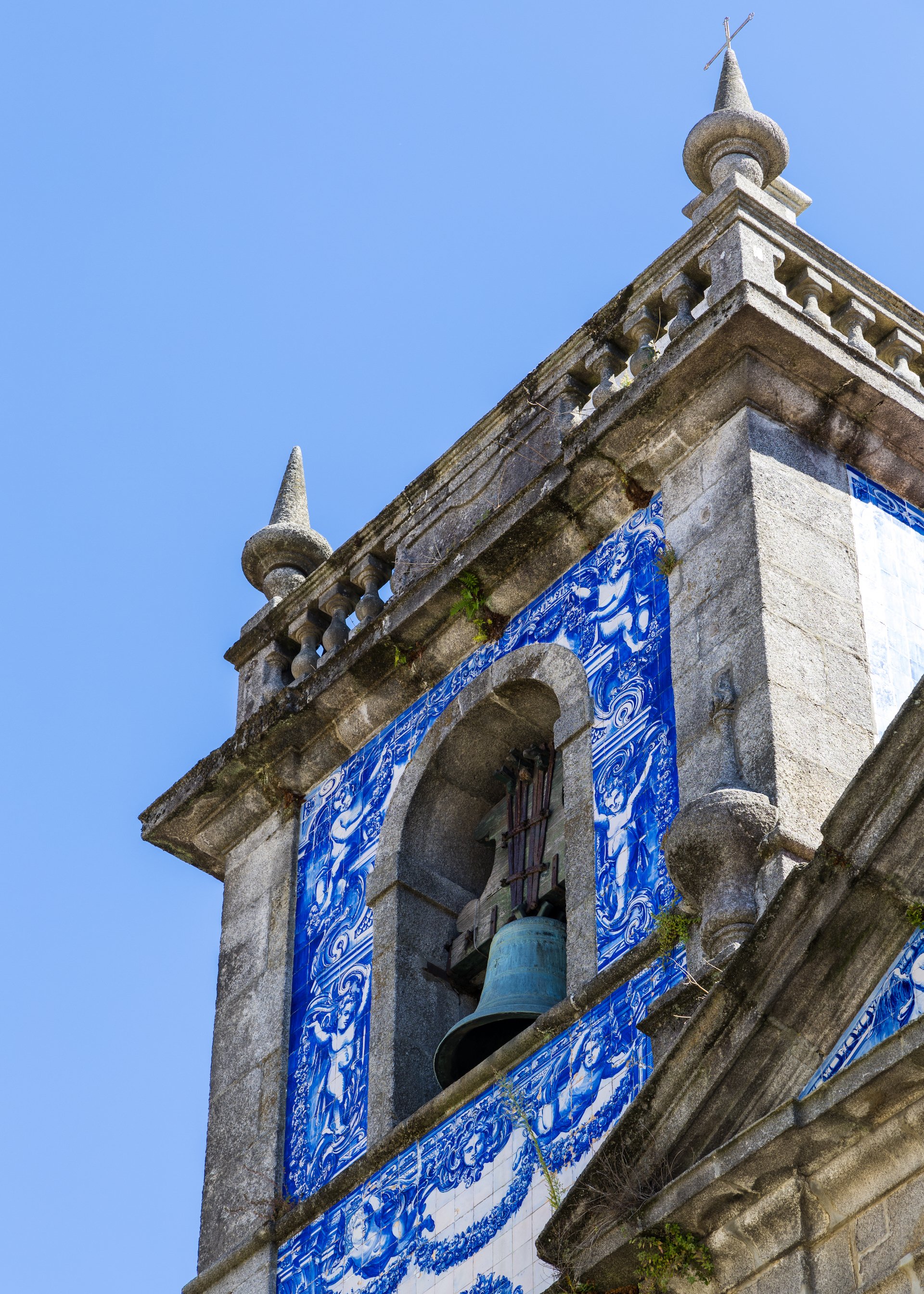  So many of the structures incorporate the traditional blue tile. 